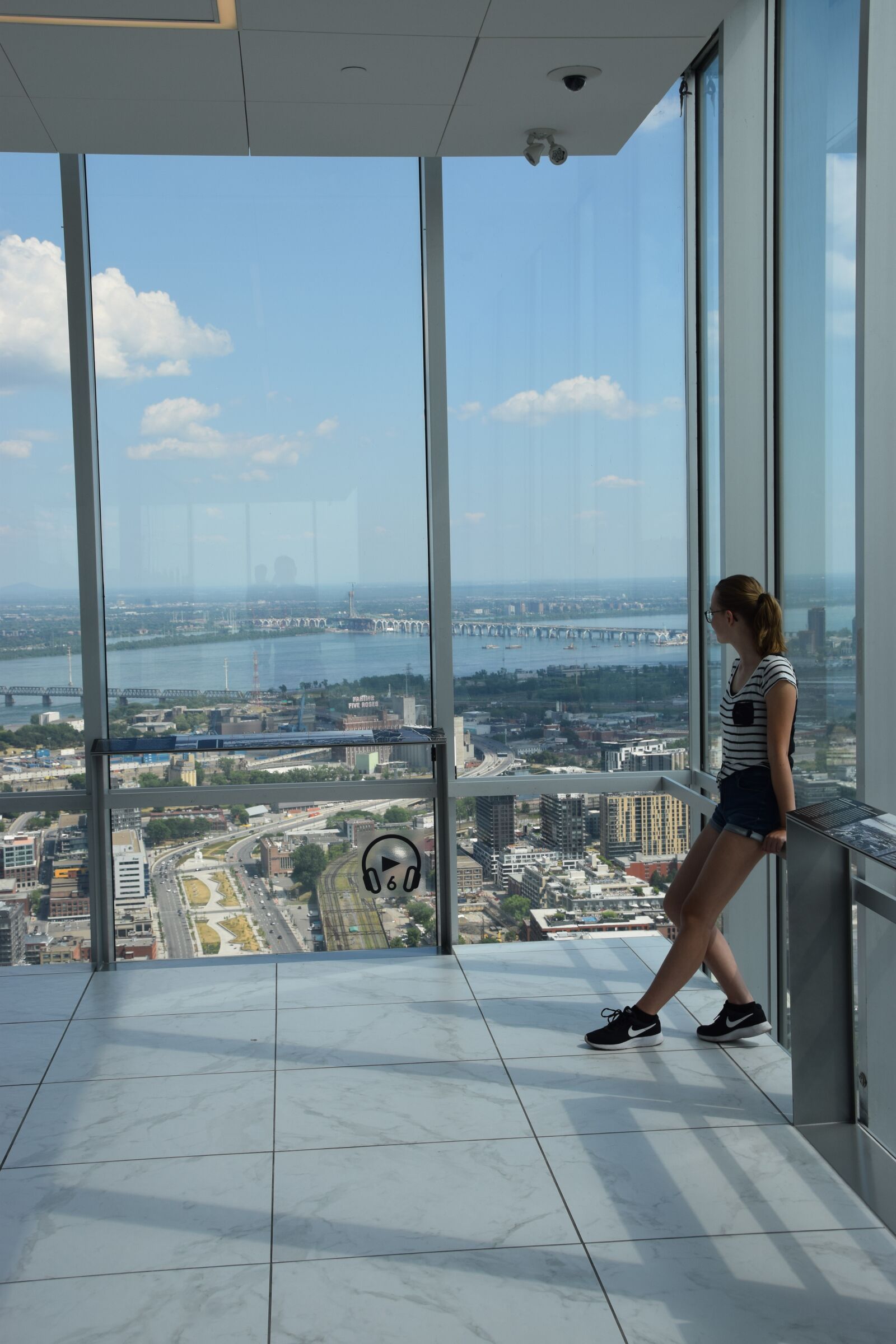 Nikon D5300 sample photo. Window, montreal, city photography