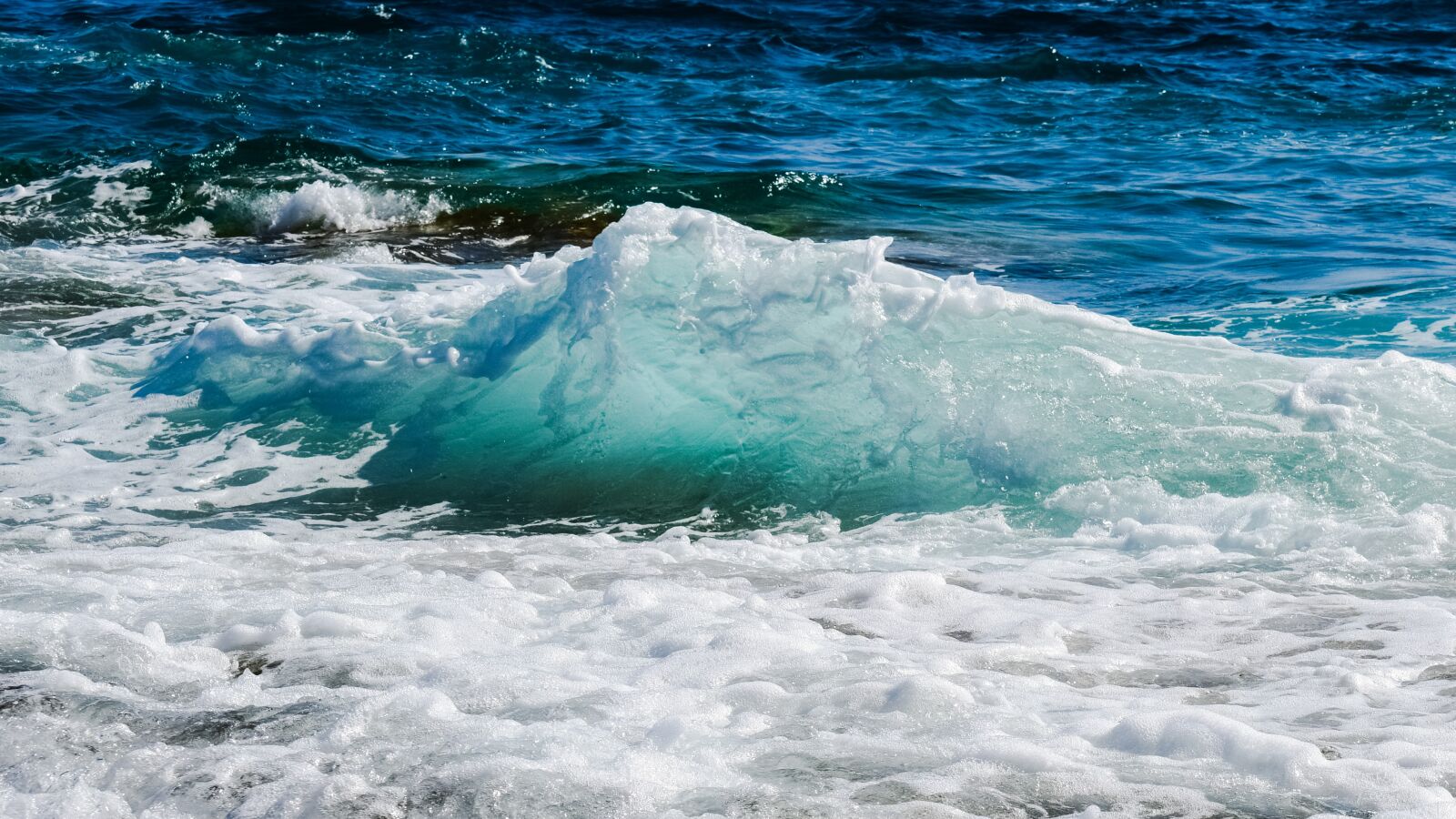 Nikon D3300 sample photo. Wave, smashing, foam photography