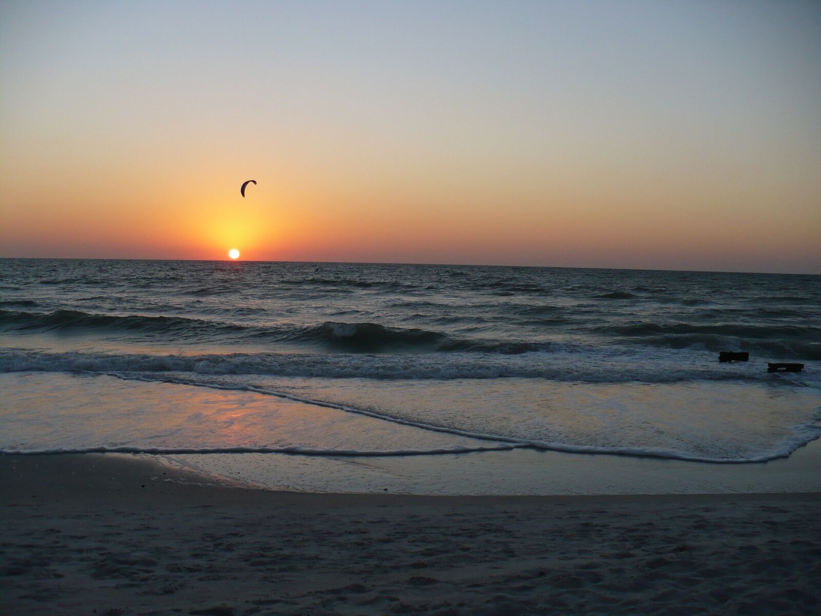 Panasonic DMC-LZ7 sample photo. Sunset, windsurfer, beach photography