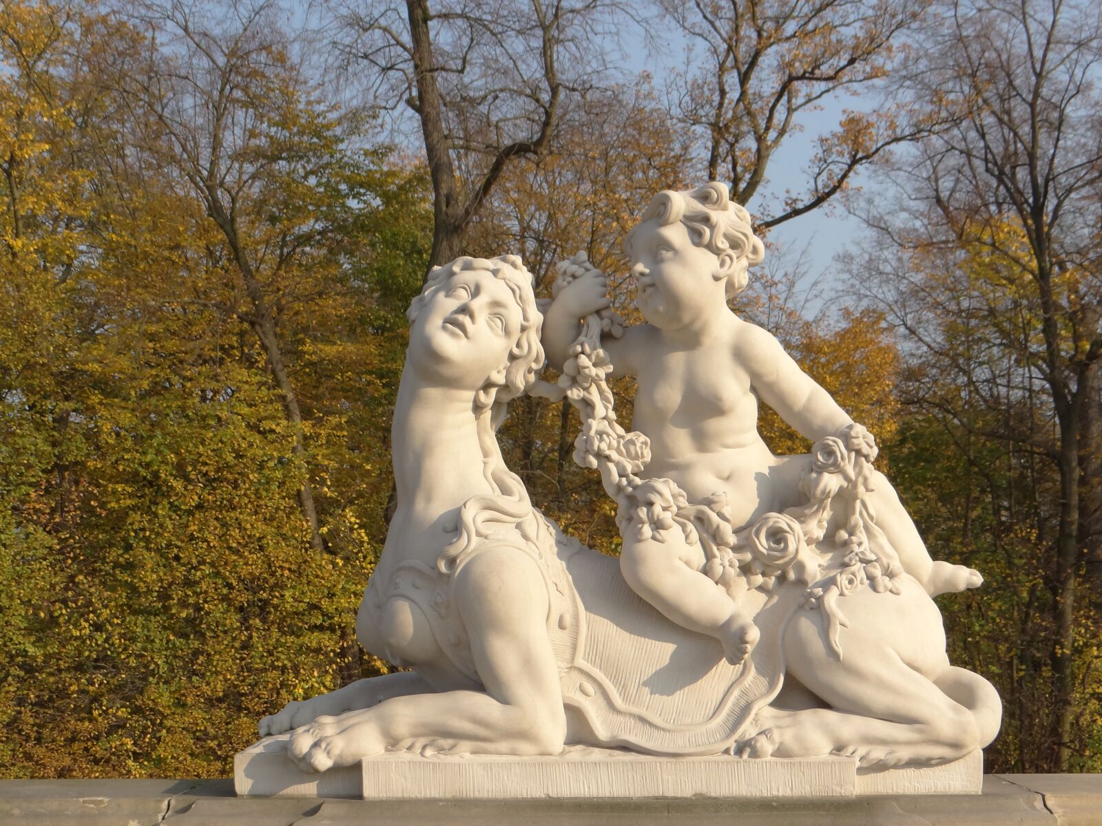 Sony DSC-HX200V sample photo. Sphinx, putto, sculpture photography