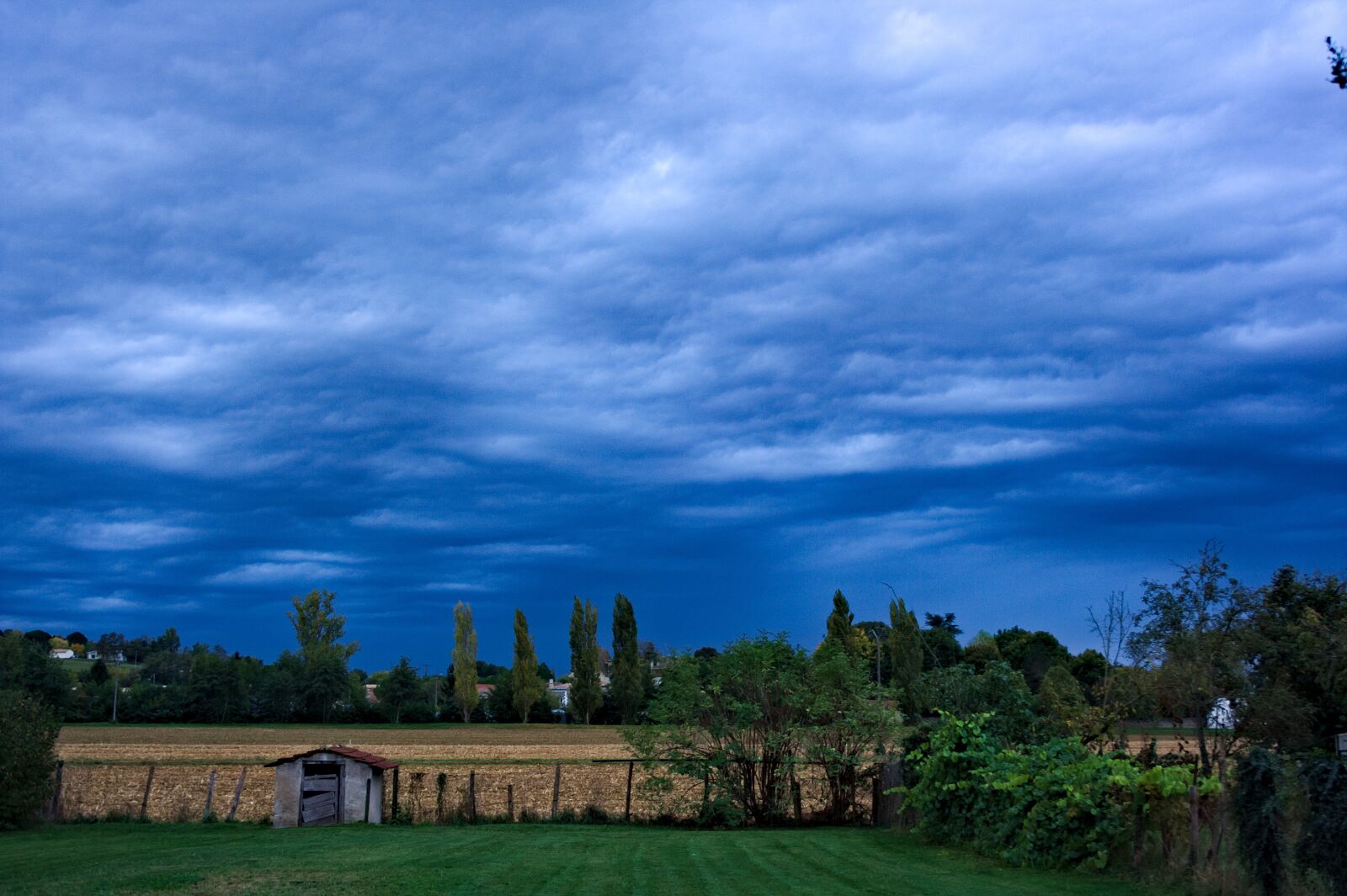 Canon EOS 350D (EOS Digital Rebel XT / EOS Kiss Digital N) sample photo. Sky, landscape, thunderstorm photography