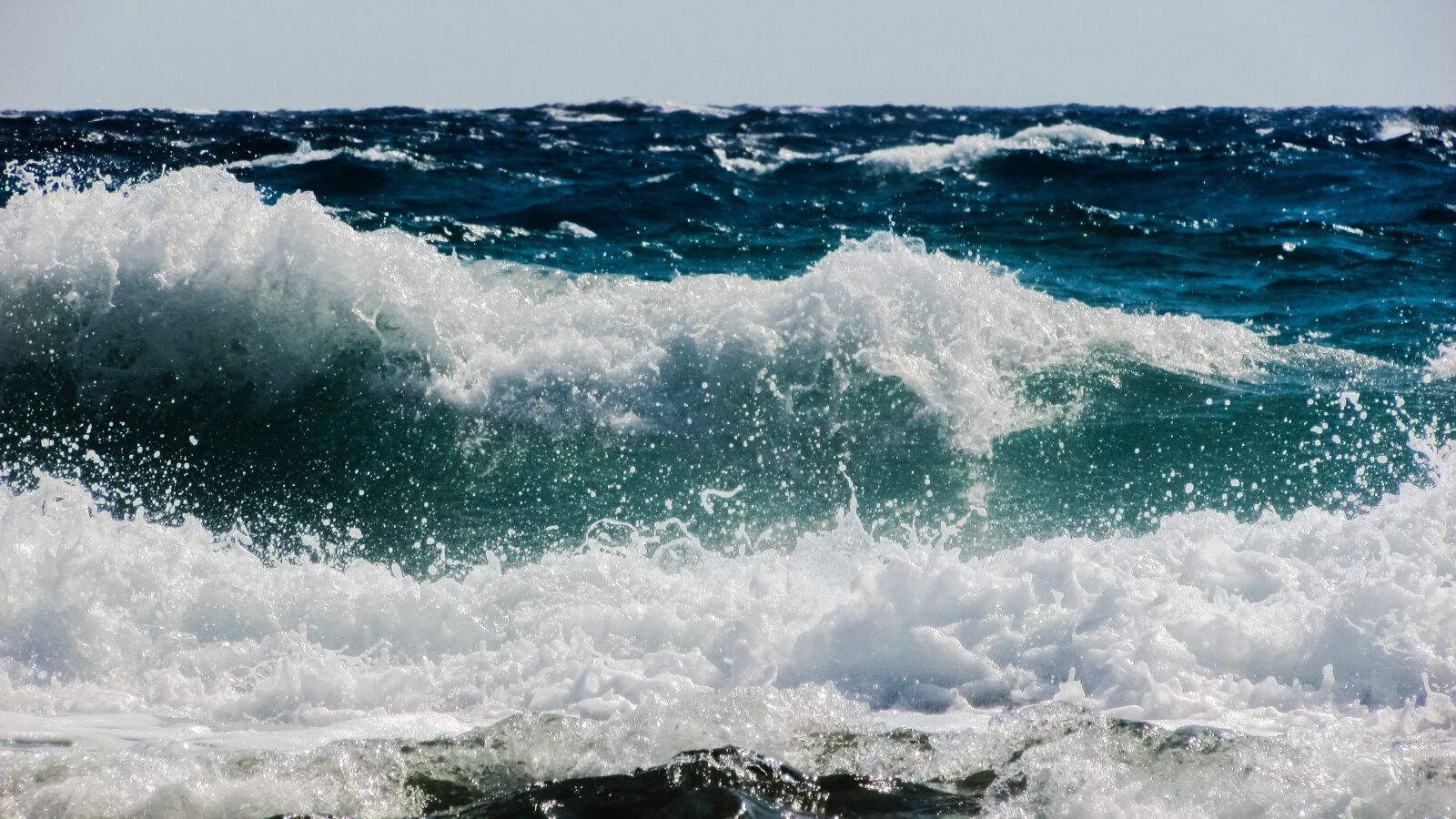 Canon PowerShot SX400 IS sample photo. Wave, smashing, sea photography