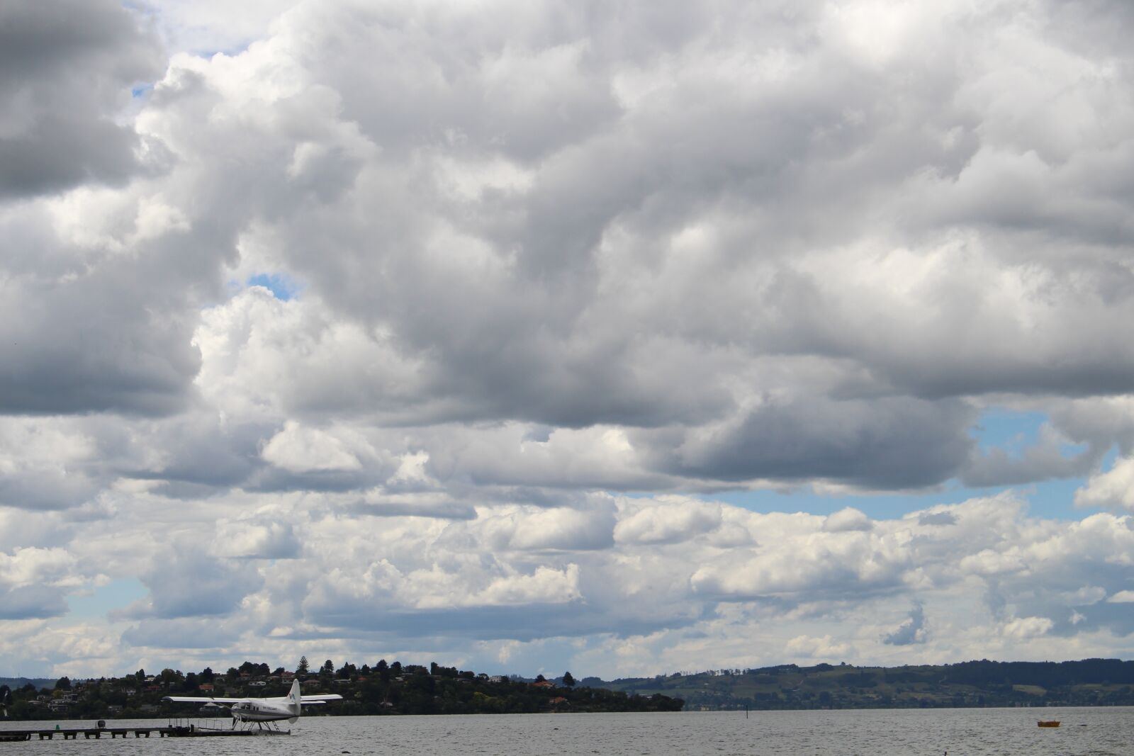 Canon EOS 700D (EOS Rebel T5i / EOS Kiss X7i) sample photo. Rotorua, lake rotorua, clouds photography