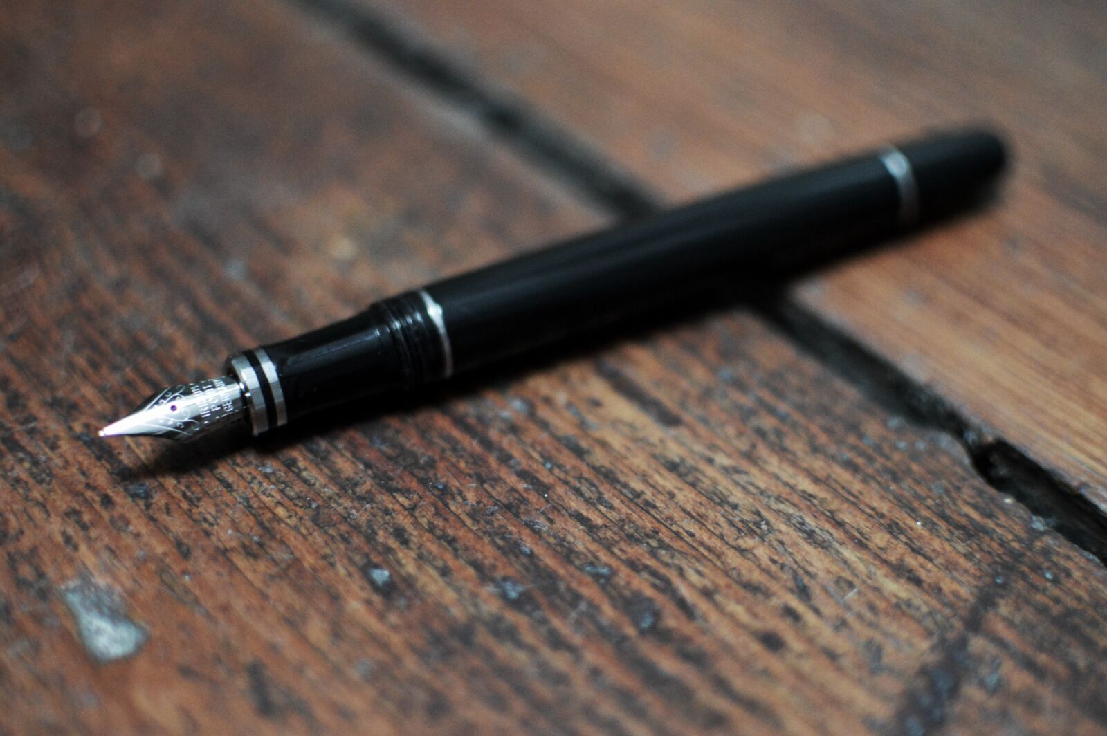 Nikon D3200 sample photo. Pen, wood, floor photography