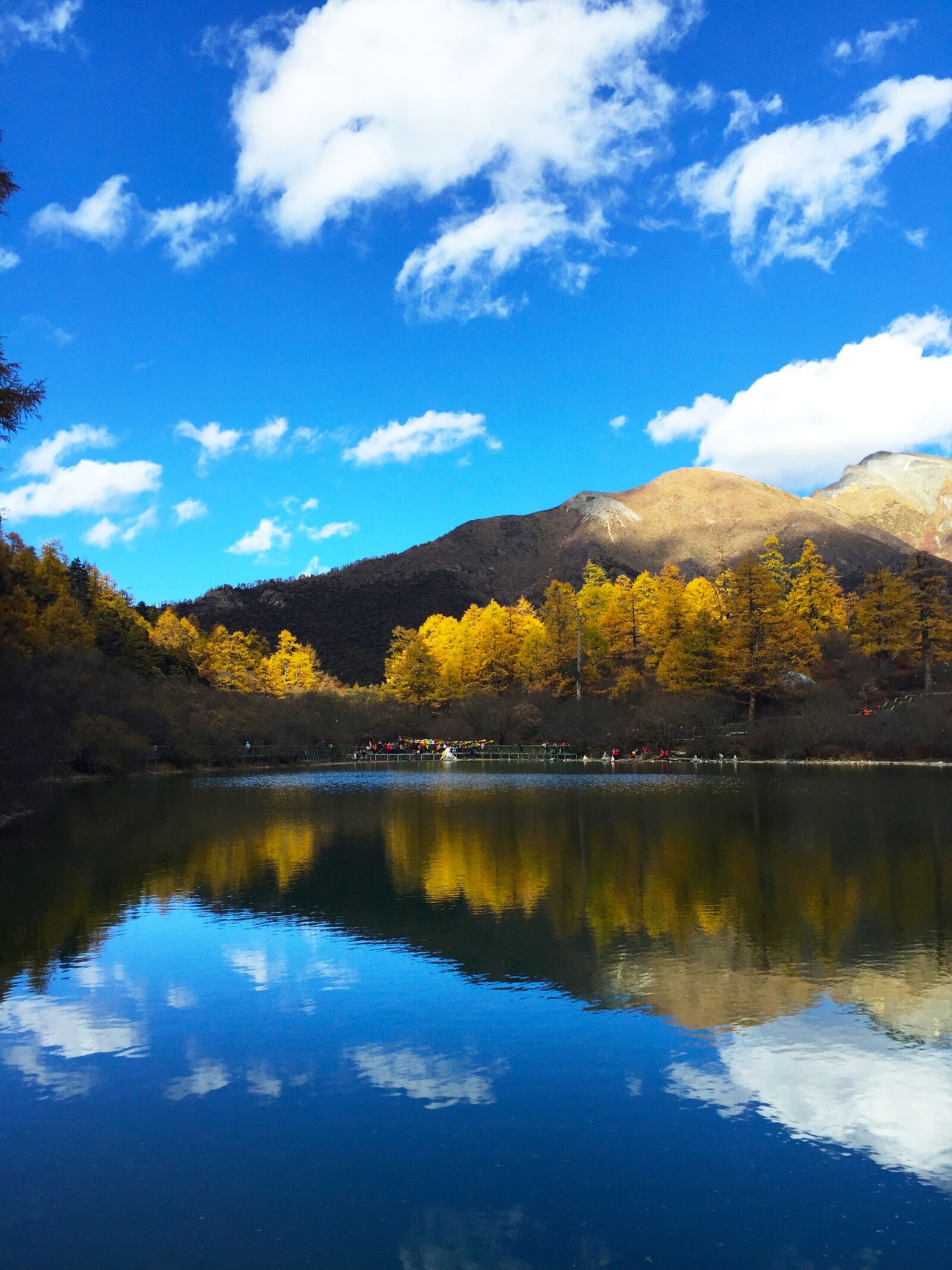iPhone 6 back camera 4.15mm f/2.2 sample photo. Aden, blue sky, autumn photography