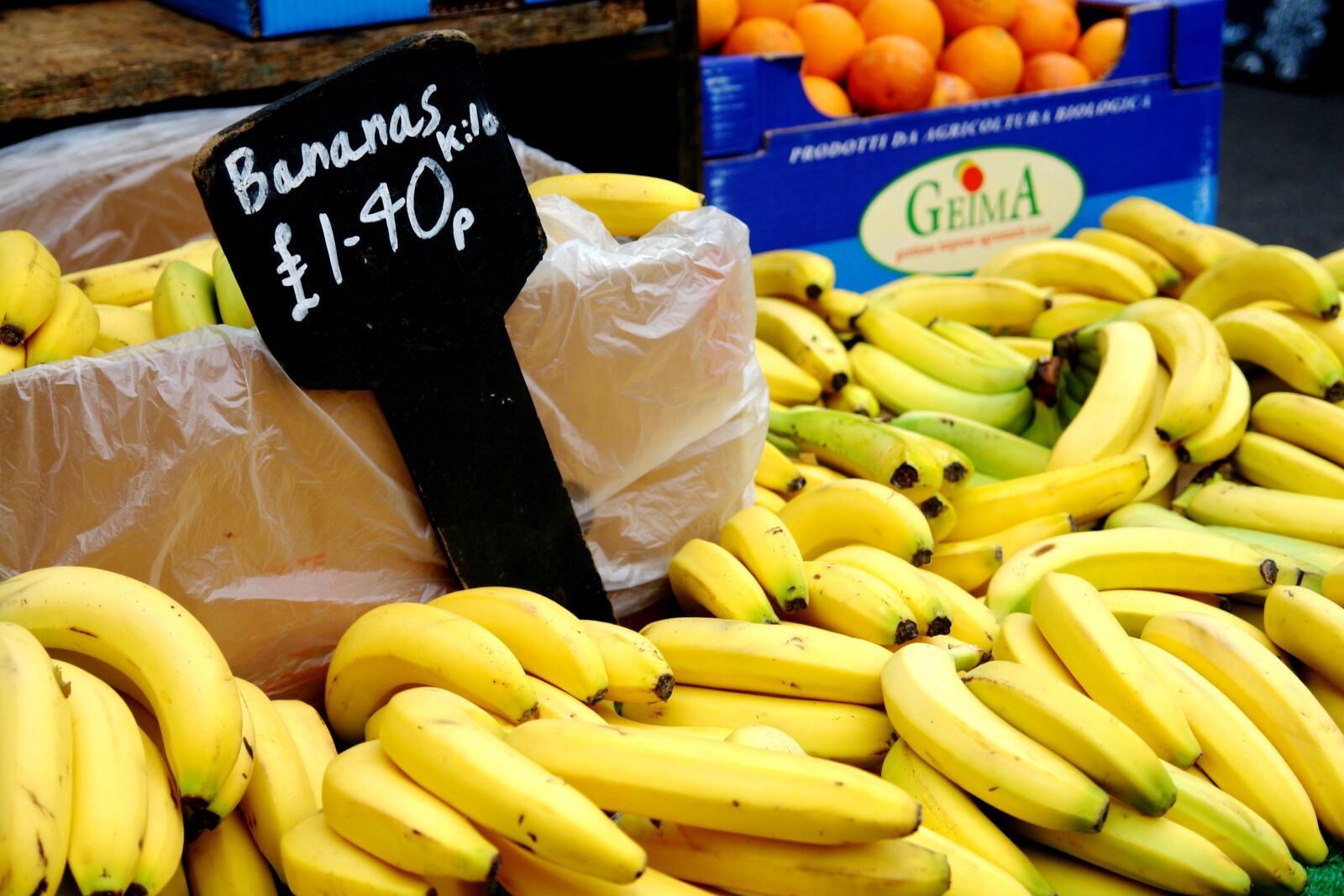 Sony DSC-R1 sample photo. Bananas, fruit, market photography