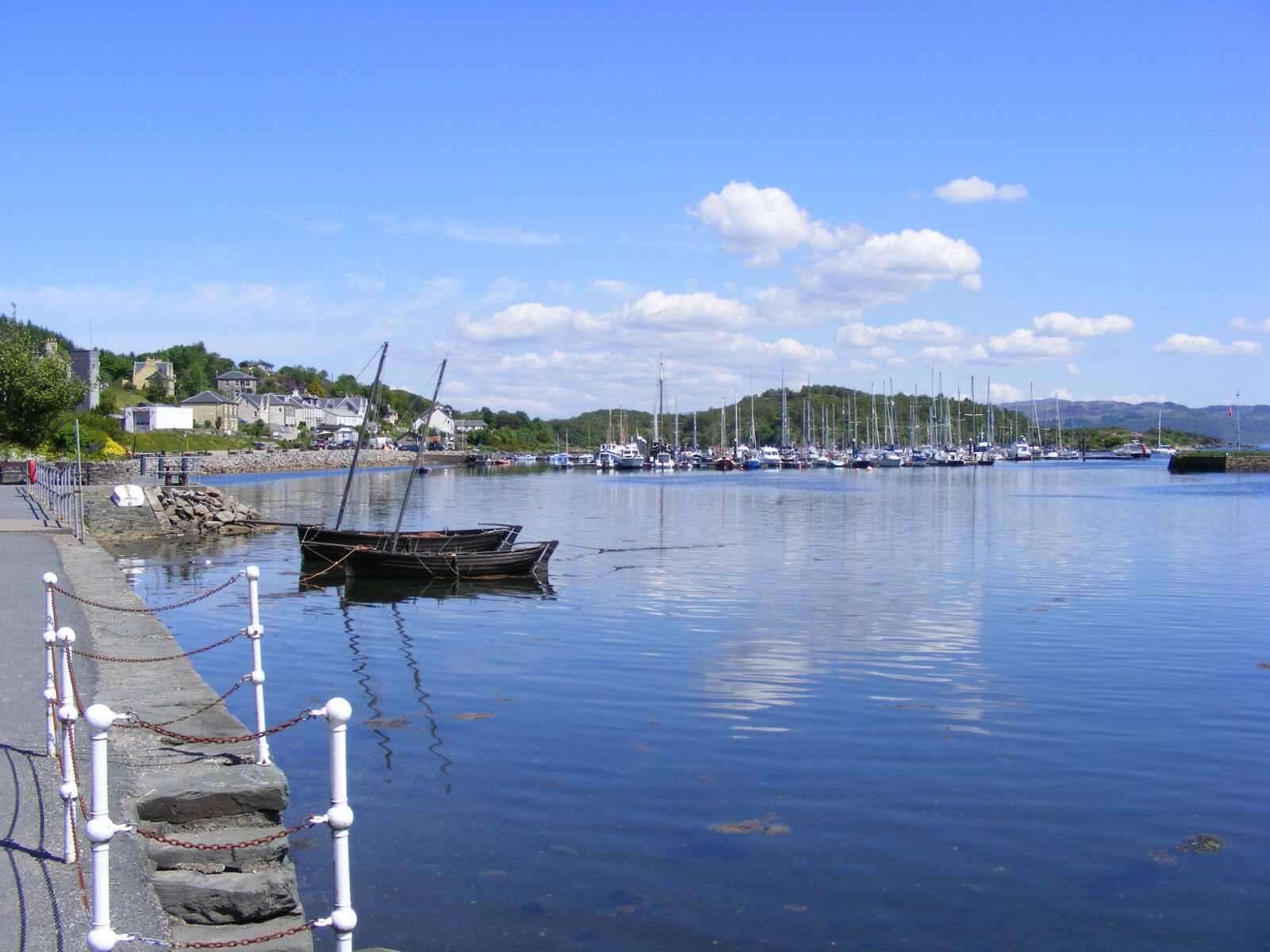 Fujifilm FinePix S5800 S800 sample photo. Tarbert, classic, loch fine photography