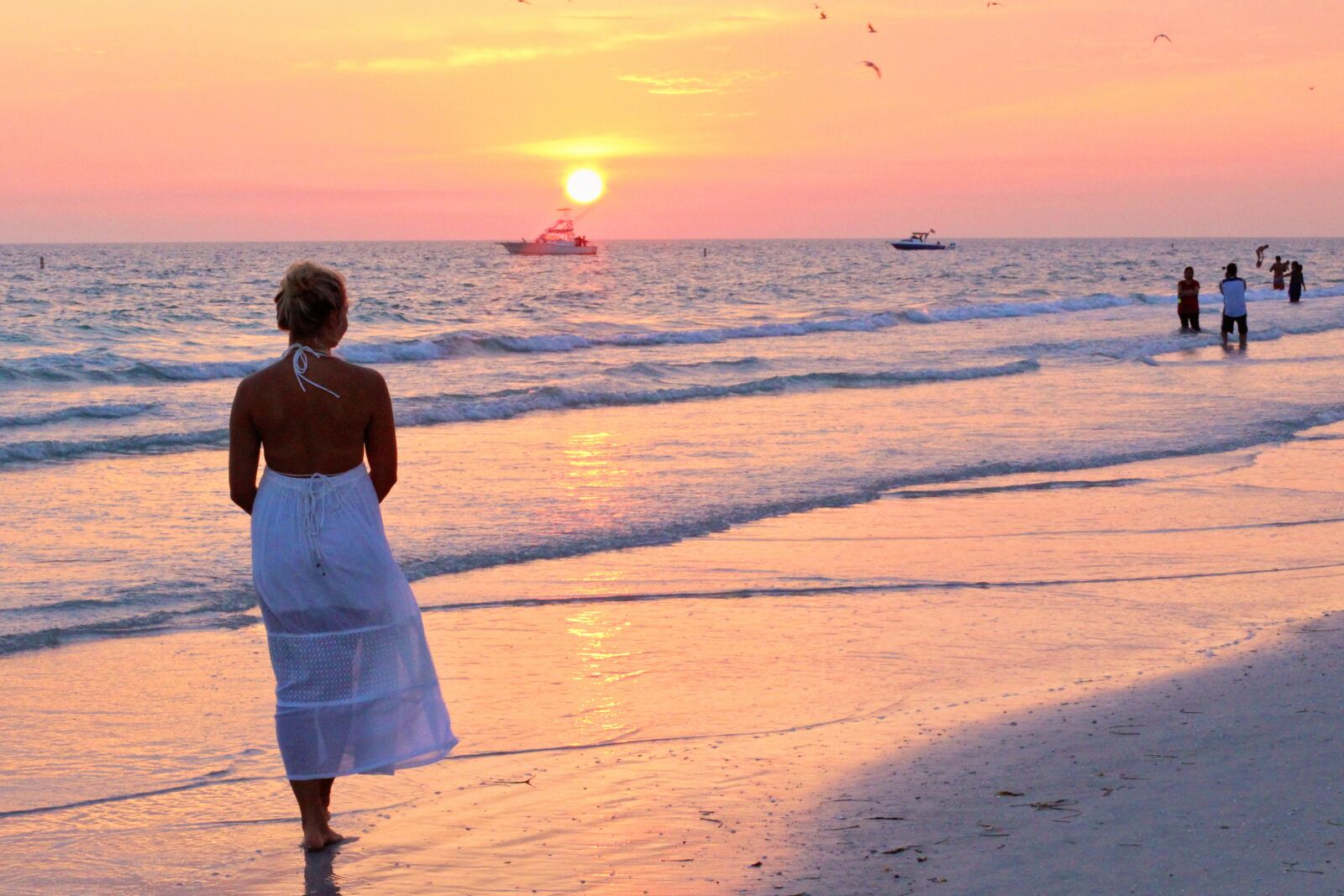 Canon EOS 1300D (EOS Rebel T6 / EOS Kiss X80) sample photo. Pretty girl, sunset, vacation photography