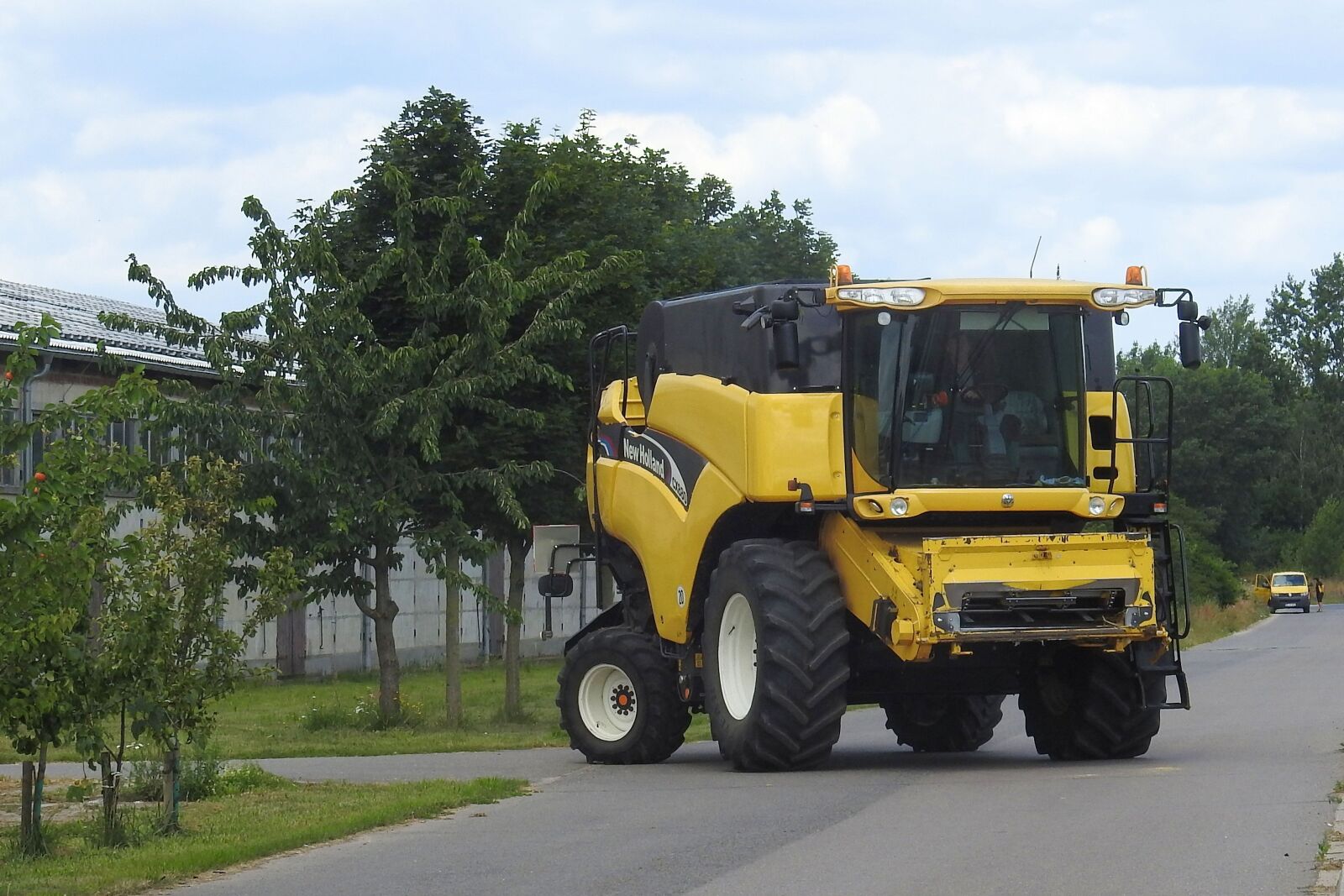 Nikon Coolpix P900 sample photo. Combine harvester, harvester, agriculture photography