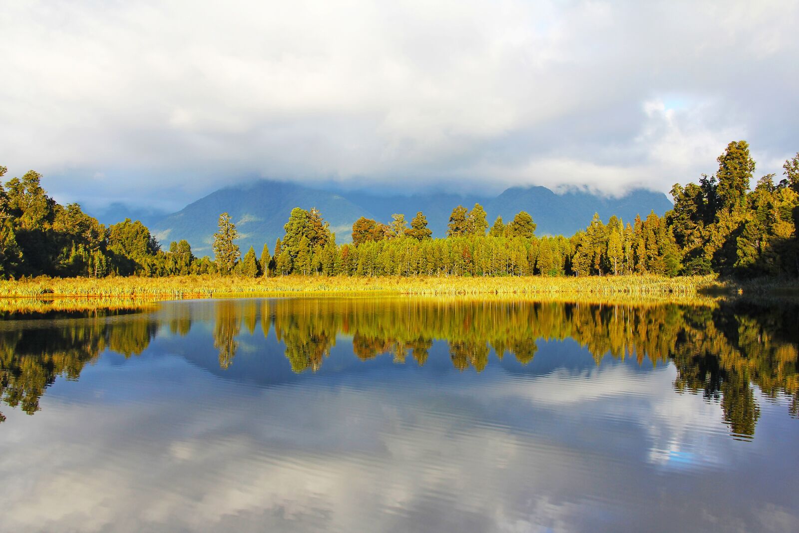 Canon EF-S 18-200mm F3.5-5.6 IS sample photo. Lake, lake matheson, breathtaking photography