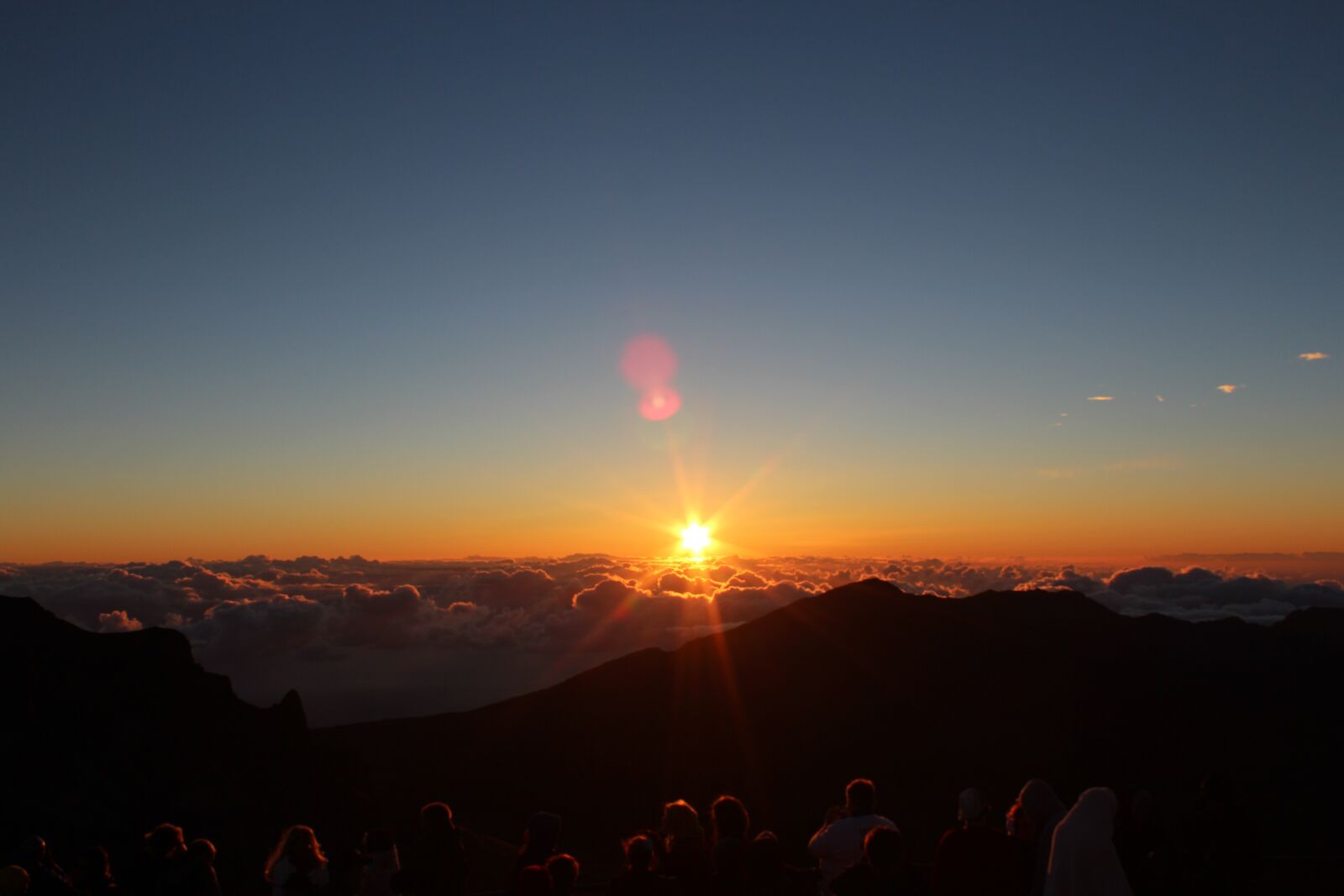 Canon EOS 600D (Rebel EOS T3i / EOS Kiss X5) sample photo. Sunrise, above the clouds photography