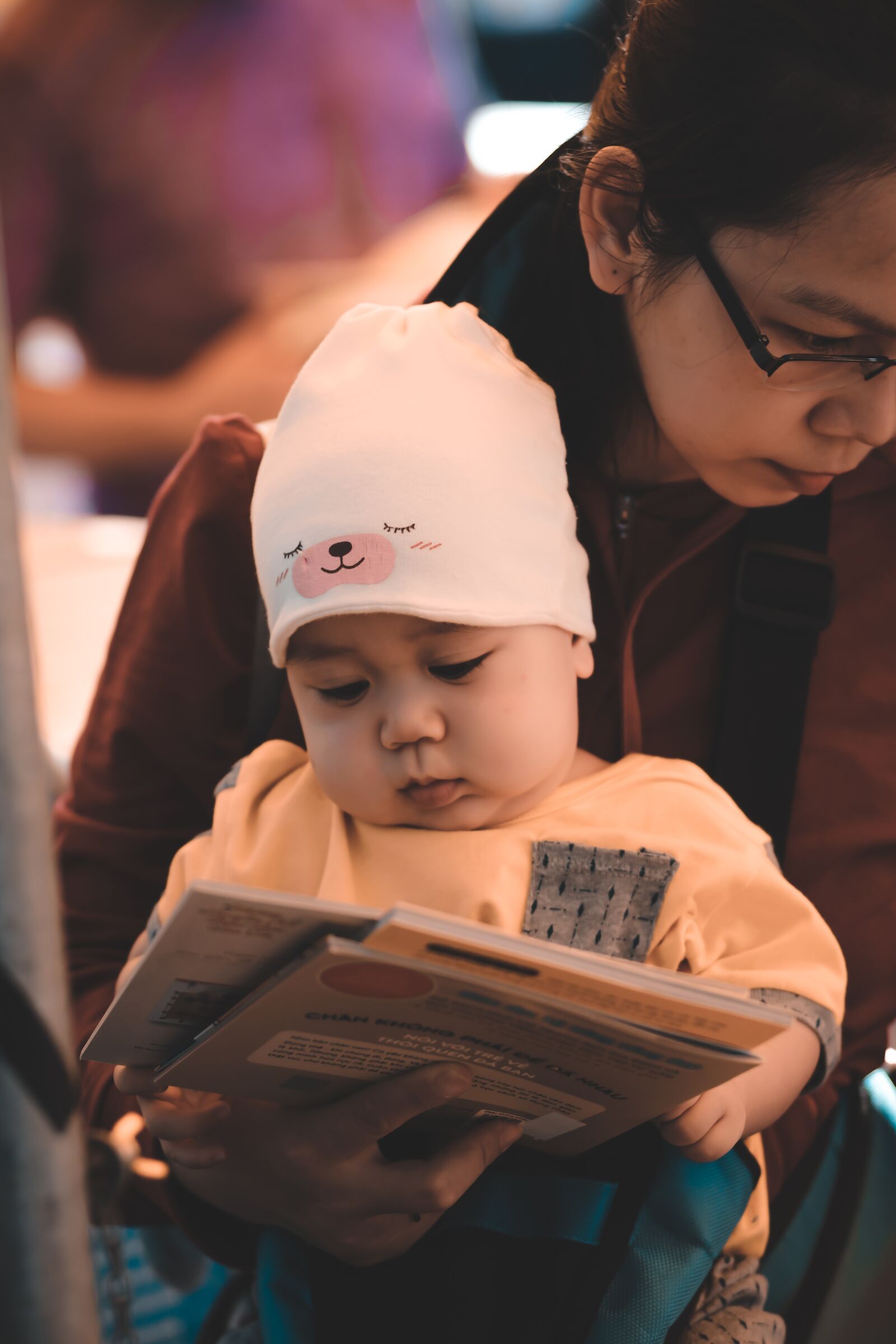Canon EOS 80D + Canon EF 85mm F1.8 USM sample photo. Baby, reading, book photography