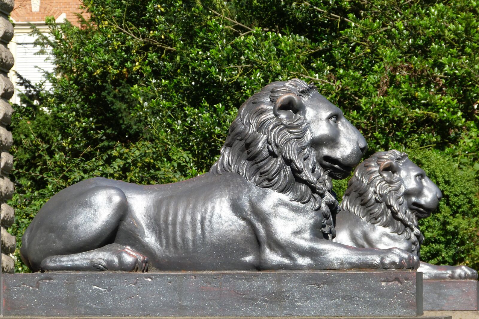Panasonic Lumix DMC-FZ40 (Lumix DMC-FZ45) sample photo. Lion, statues, figure photography