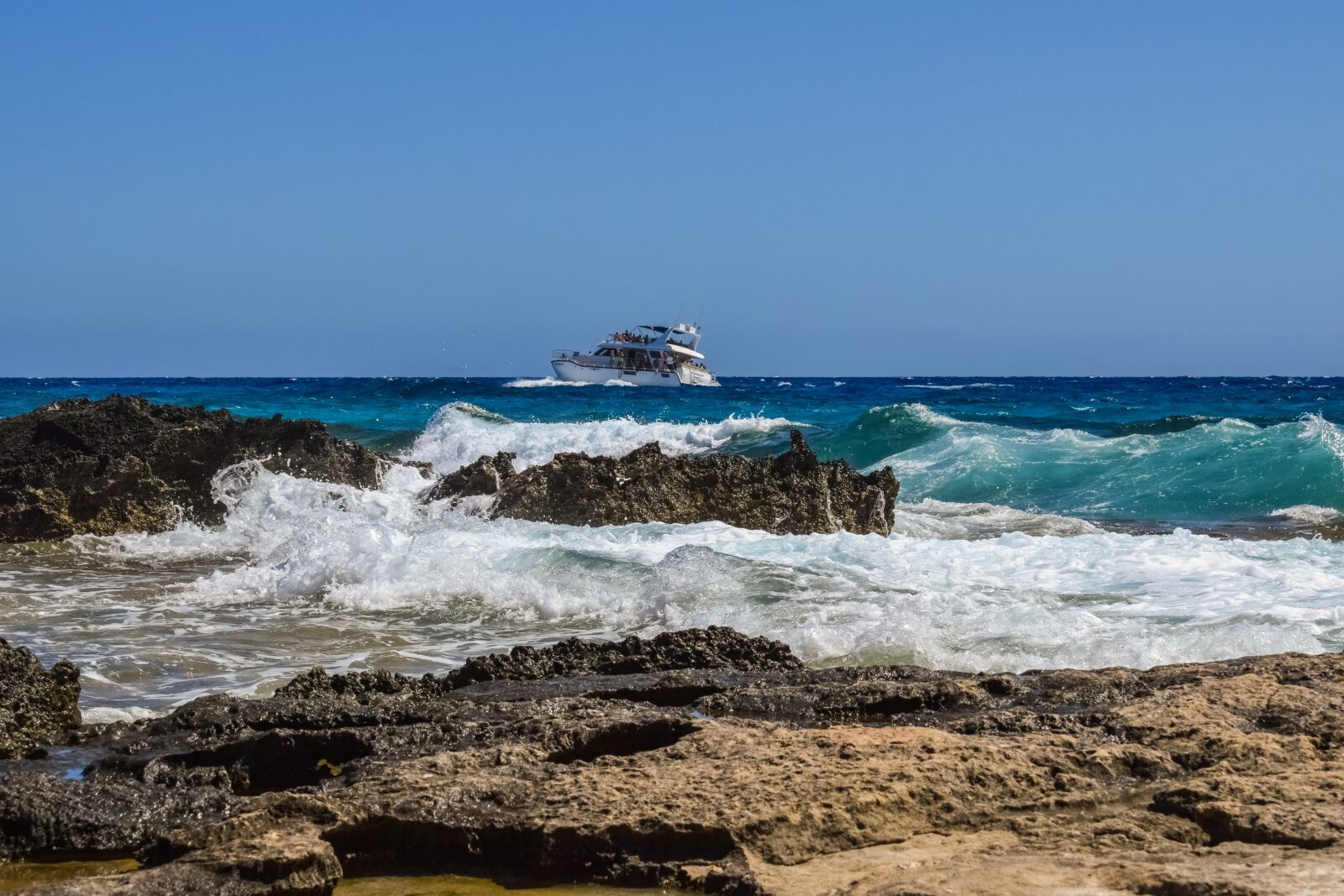 Nikon D3300 sample photo. Rocky coast, waves, sea photography