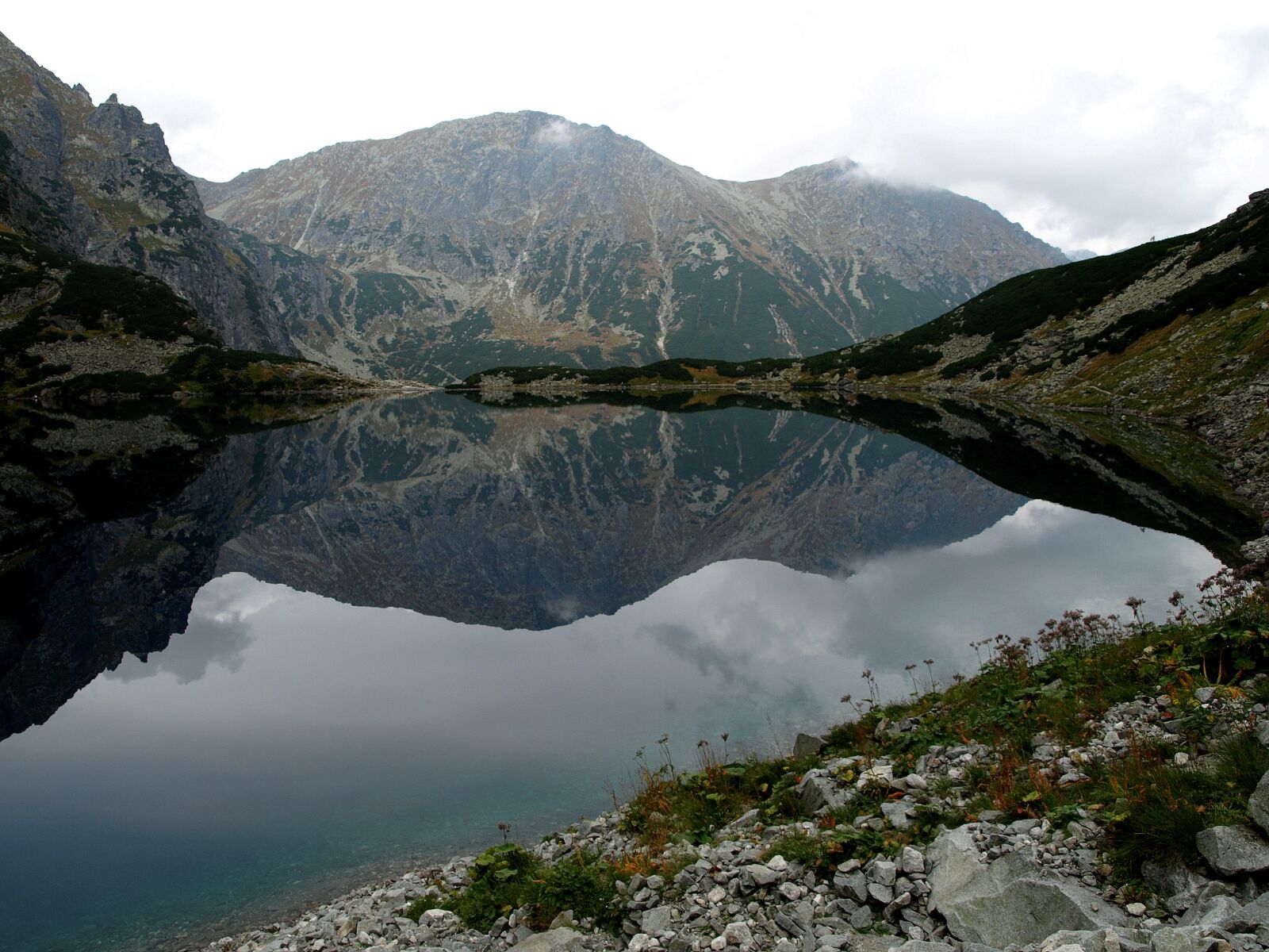 Olympus E-510 (EVOLT E-510) sample photo. Lake, tatry, mountains photography
