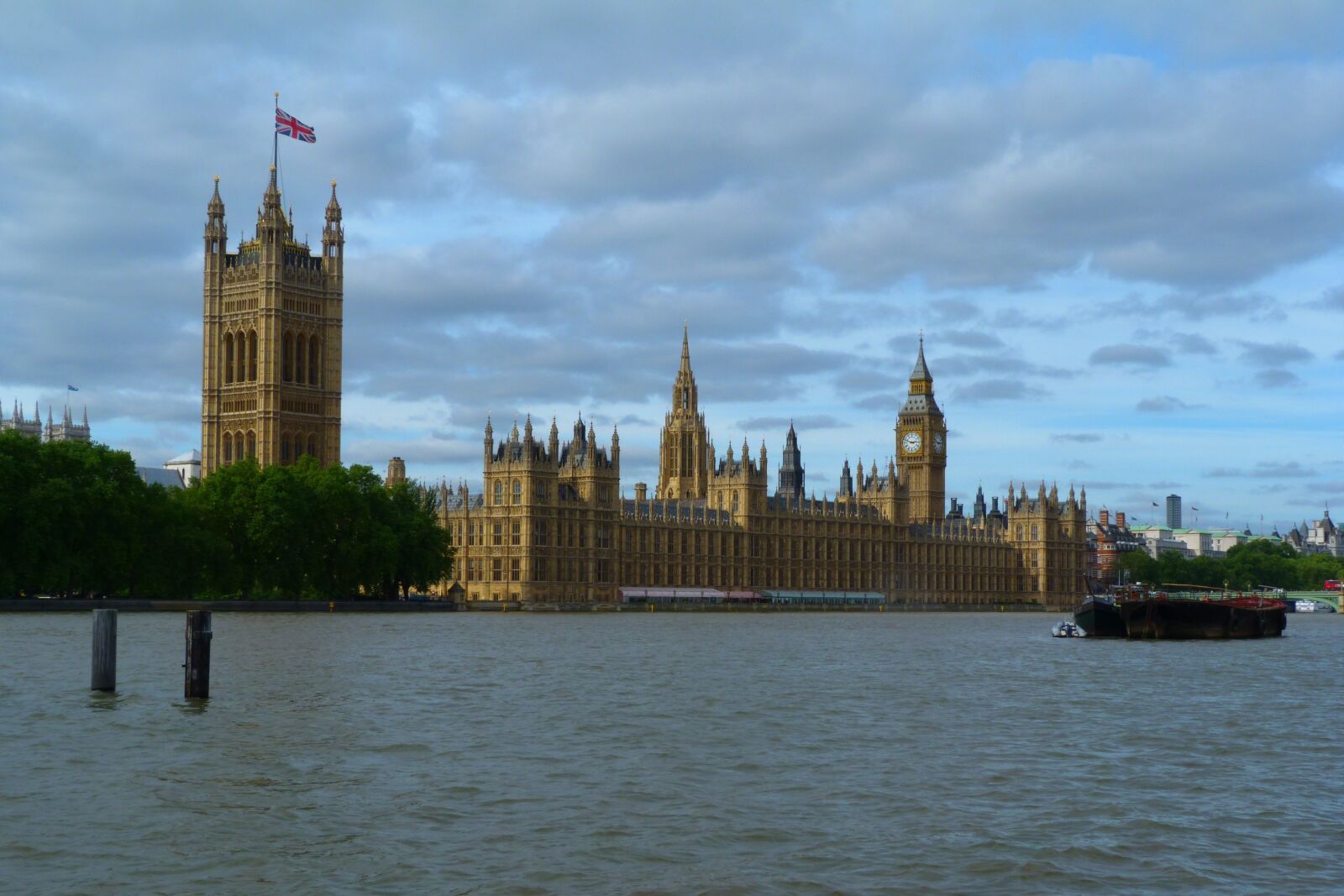 Panasonic Lumix DMC-FZ40 (Lumix DMC-FZ45) sample photo. London, palace of westminster photography