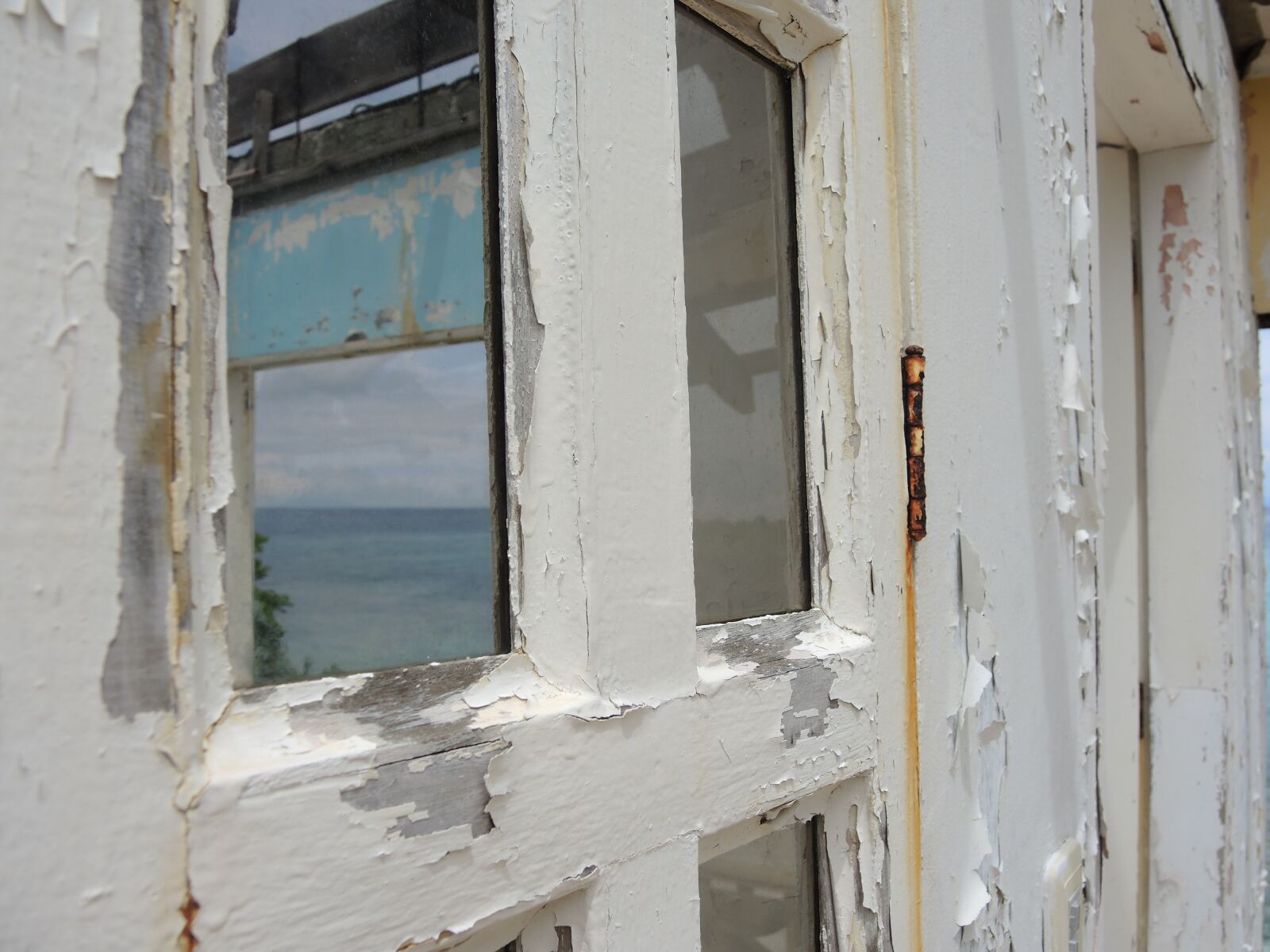 Nikon Coolpix P7800 sample photo. Style, window, old house photography