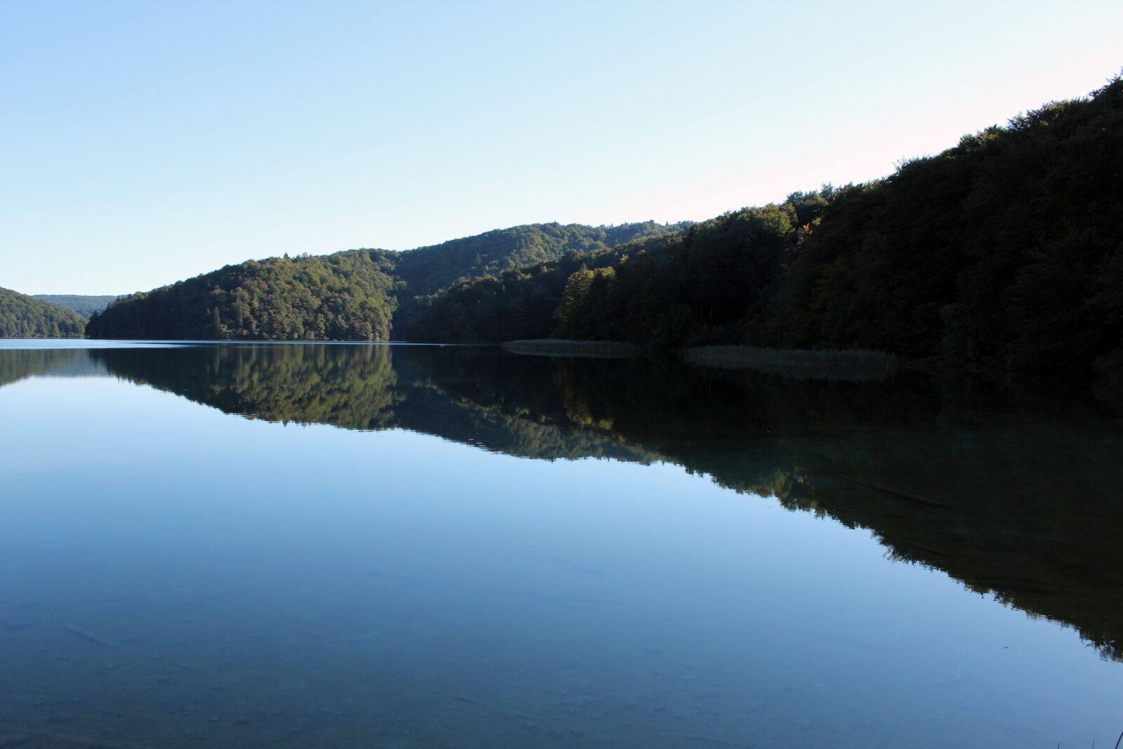 Canon EOS 600D (Rebel EOS T3i / EOS Kiss X5) sample photo. Lake, mirroring, as smooth photography