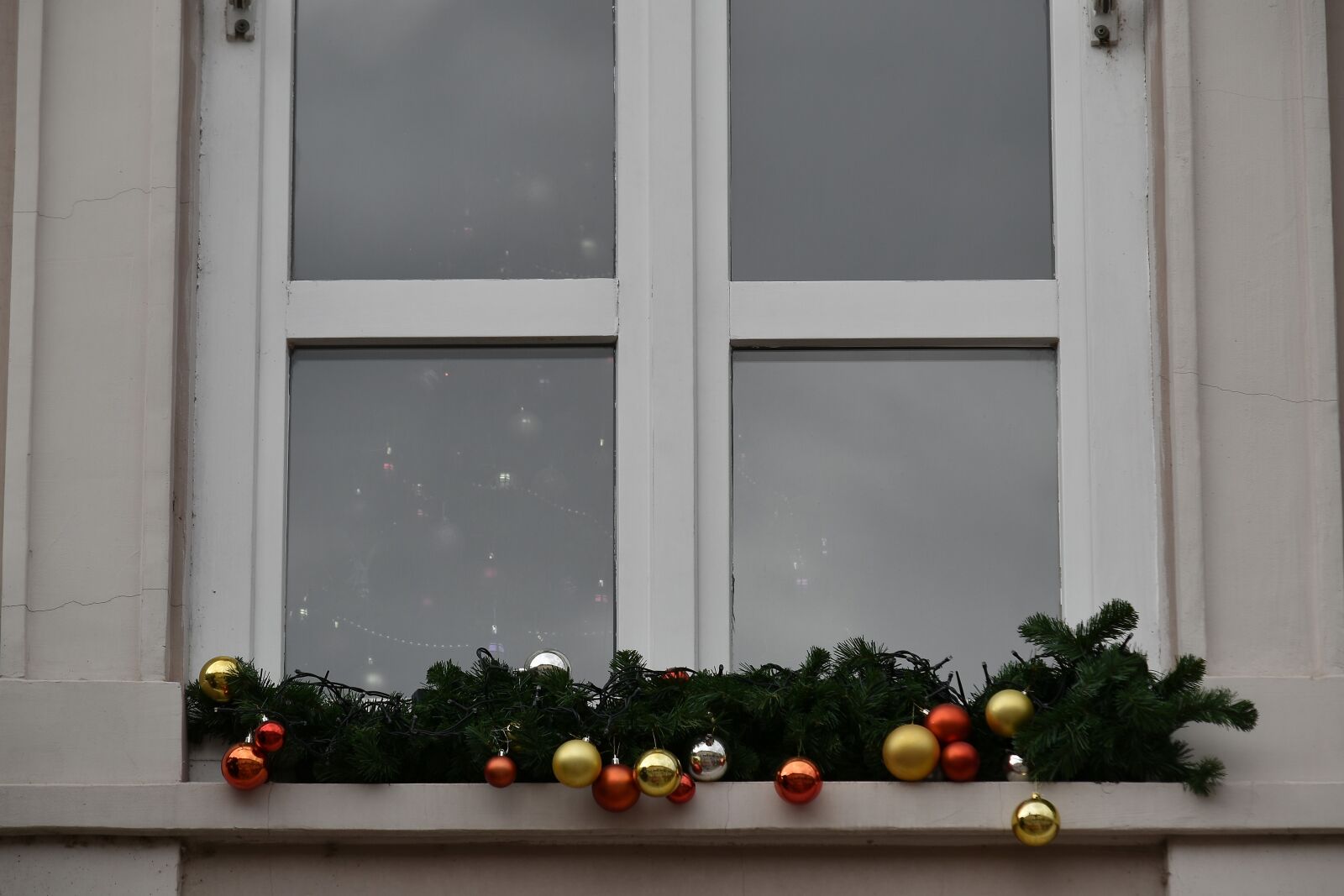 Nikon D5500 sample photo. Christmas, decoration, window, sill photography