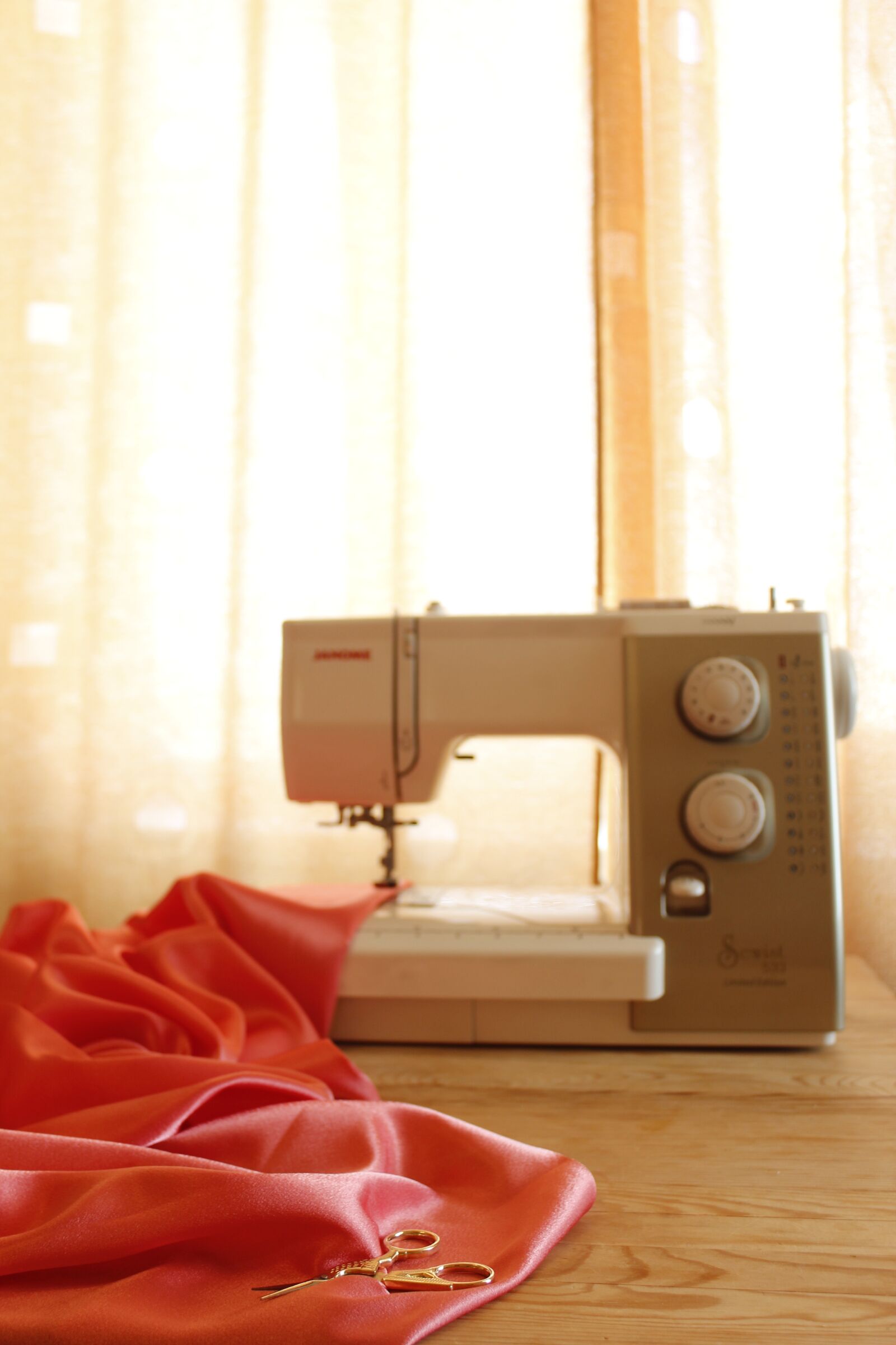 Canon EOS 600D (Rebel EOS T3i / EOS Kiss X5) sample photo. Fabric, sewing, fashion photography