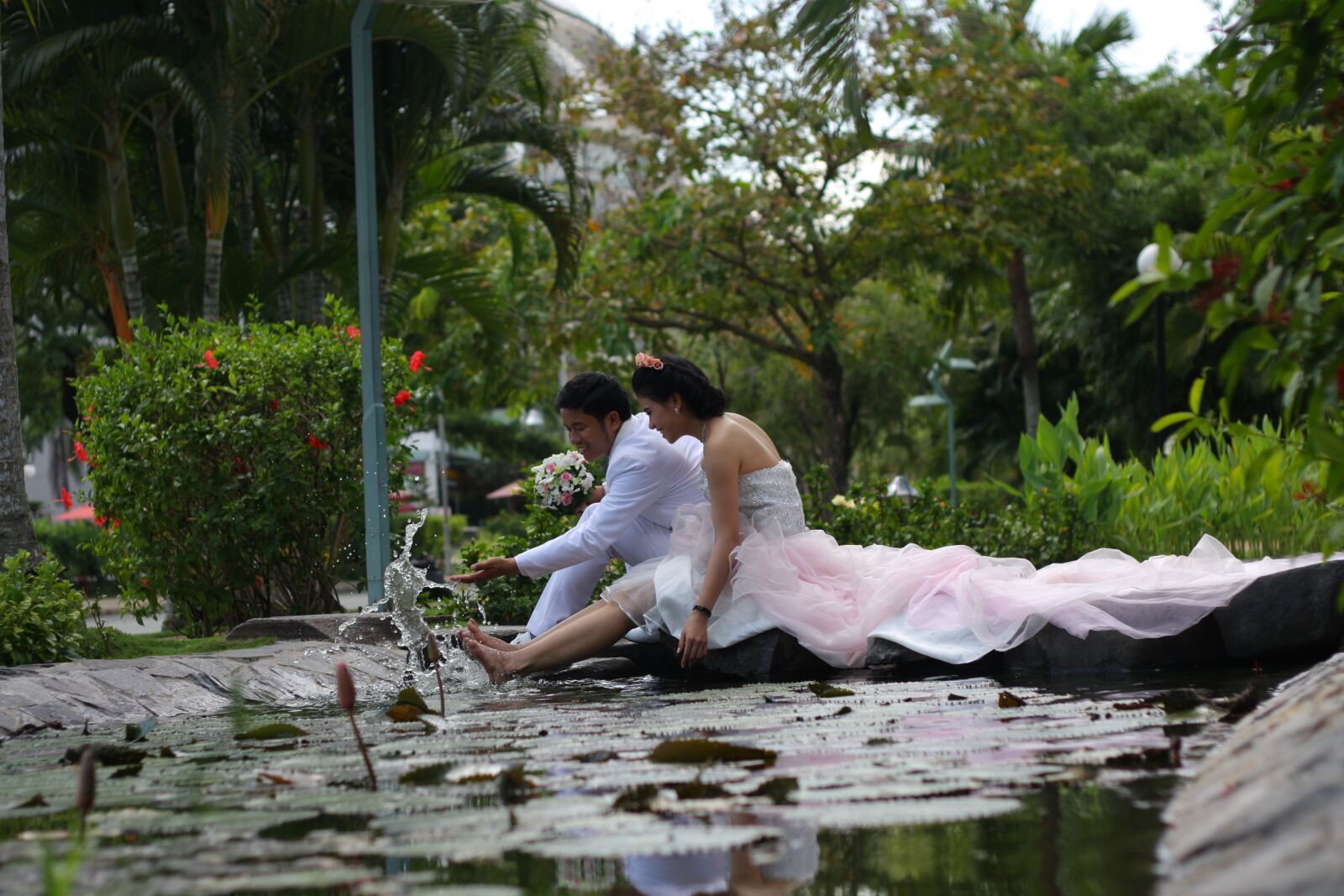 Canon EOS 40D sample photo. Bride, groom, love photography