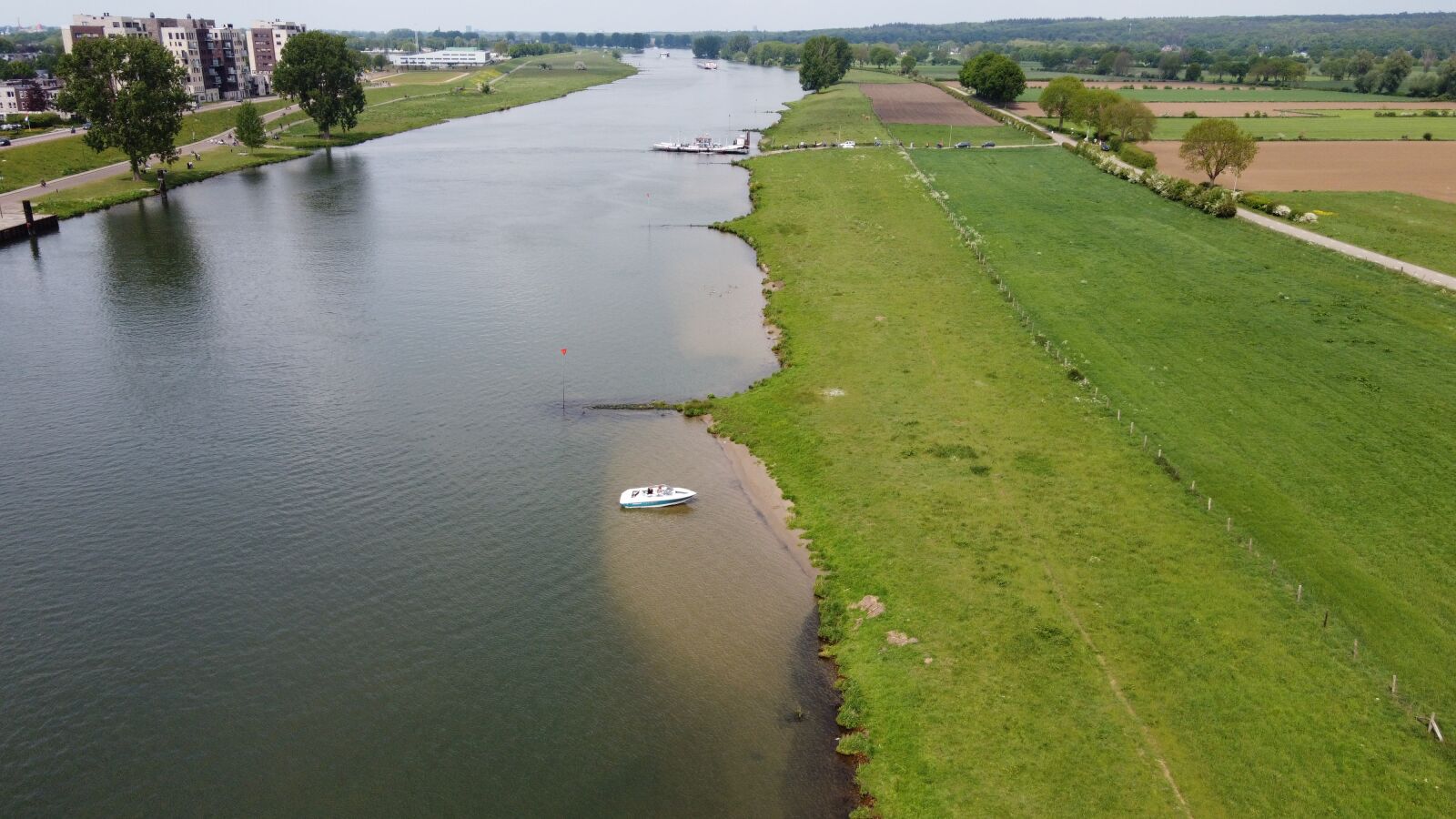 DJI FC7203 sample photo. Water, green grass, cuijk photography