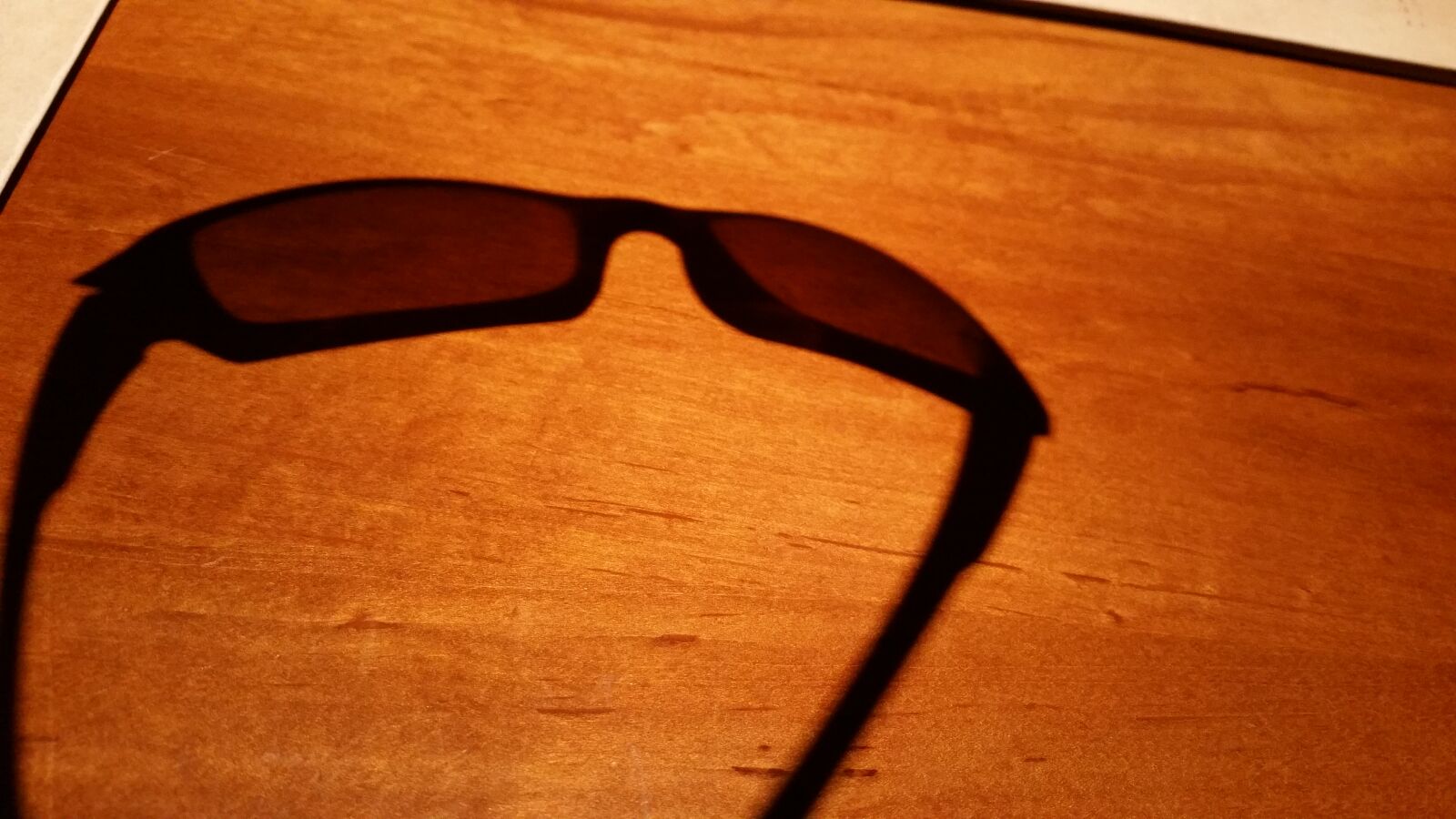 Samsung Galaxy Note4 sample photo. Shadow, sunglasses photography