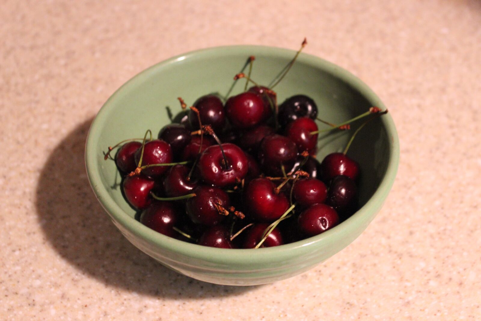 Canon EOS 600D (Rebel EOS T3i / EOS Kiss X5) sample photo. Bowl, vintage, cherries photography