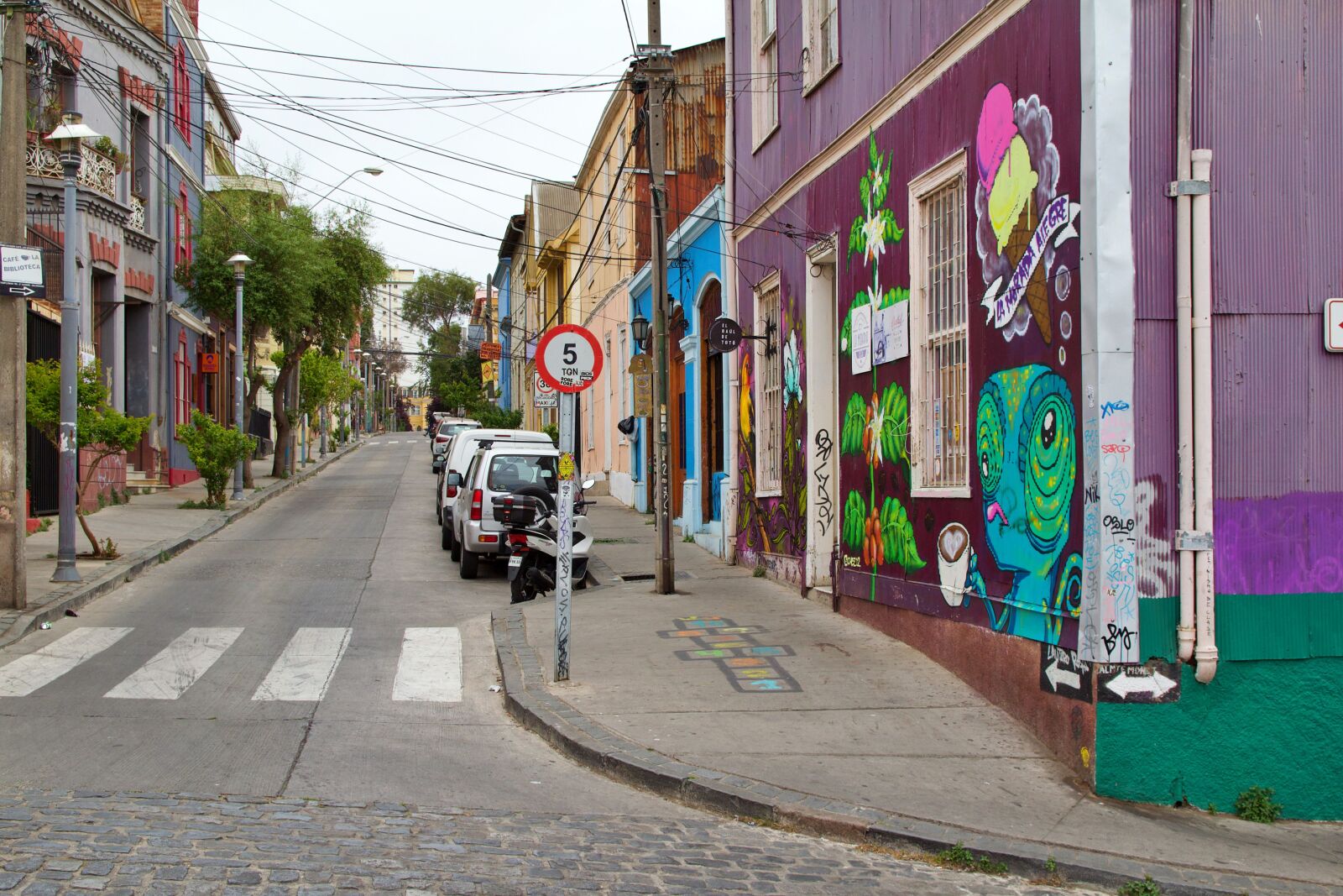 Canon EOS 600D (Rebel EOS T3i / EOS Kiss X5) sample photo. Valparaiso, chile, colorful photography