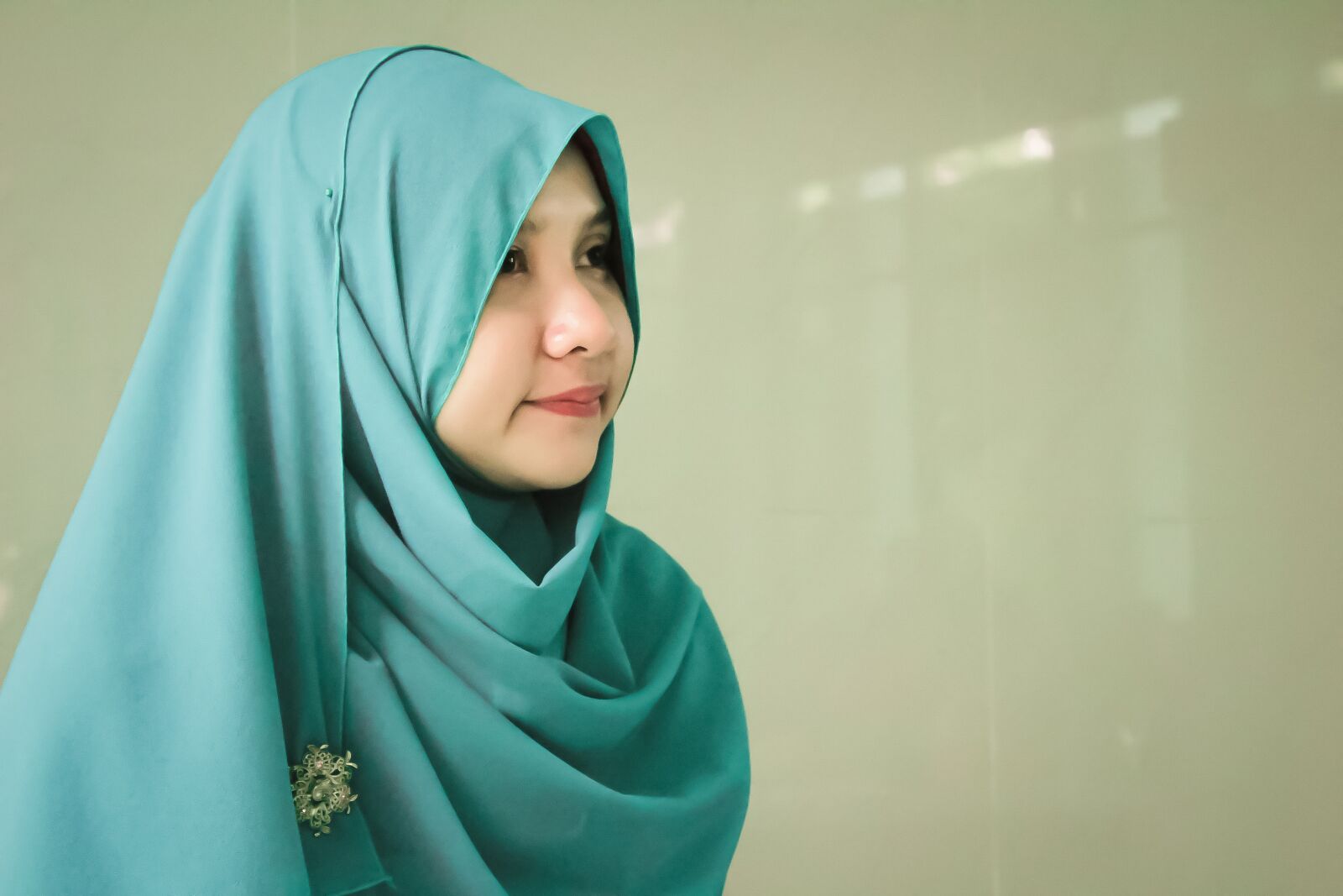 Canon EOS 1200D (EOS Rebel T5 / EOS Kiss X70 / EOS Hi) sample photo. Gorgeous, indonesian, hijab photography
