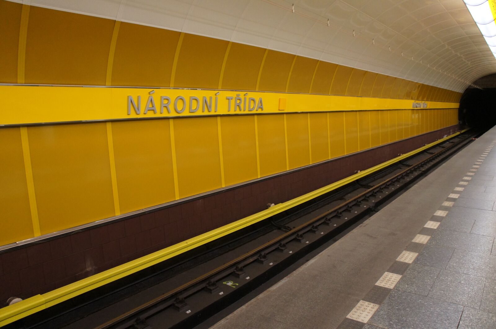 Sony Alpha NEX-C3 + Sony E 18-55mm F3.5-5.6 OSS sample photo. Metro, prague, tunnel photography
