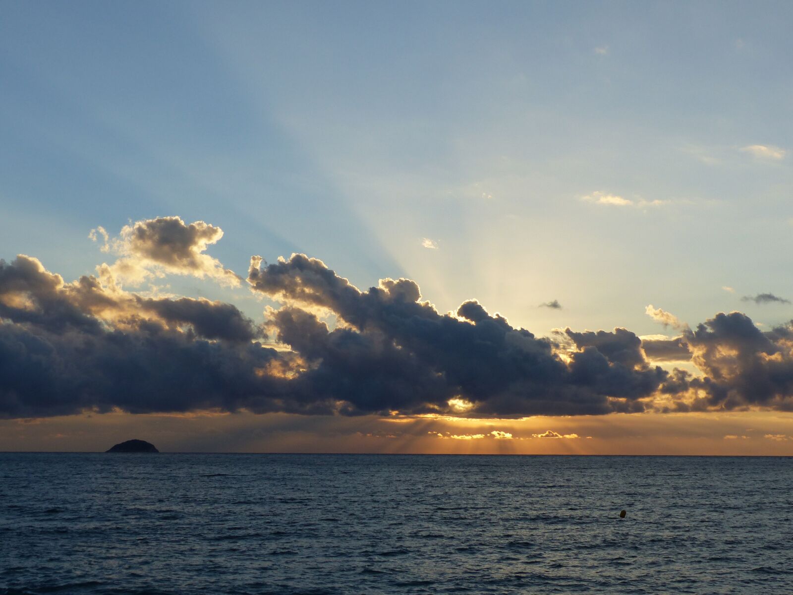Panasonic Lumix DMC-FZ200 sample photo. Sunrise with clouds, clouds photography