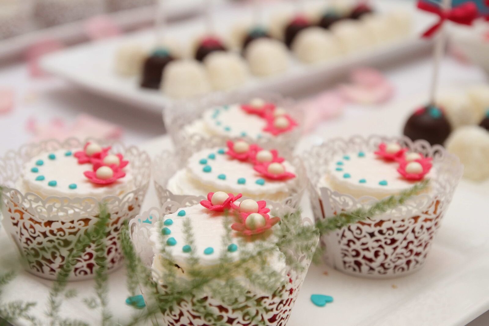 Canon EOS 7D sample photo. Baked goods, cakes, confectionery photography