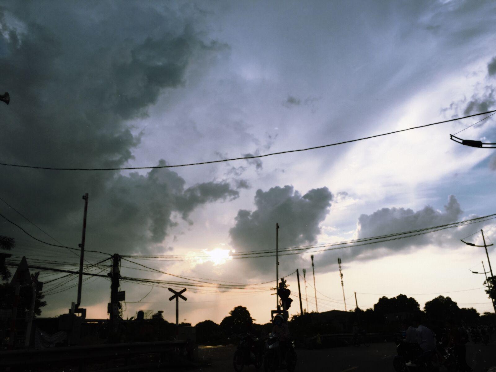 iPhone 6s Plus back camera 4.15mm f/2.2 sample photo. Sky, road train, train photography