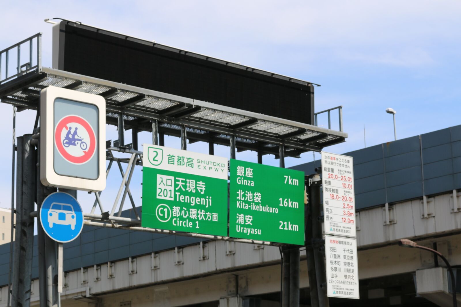 Canon EOS 70D sample photo. Capital high, the entrance photography