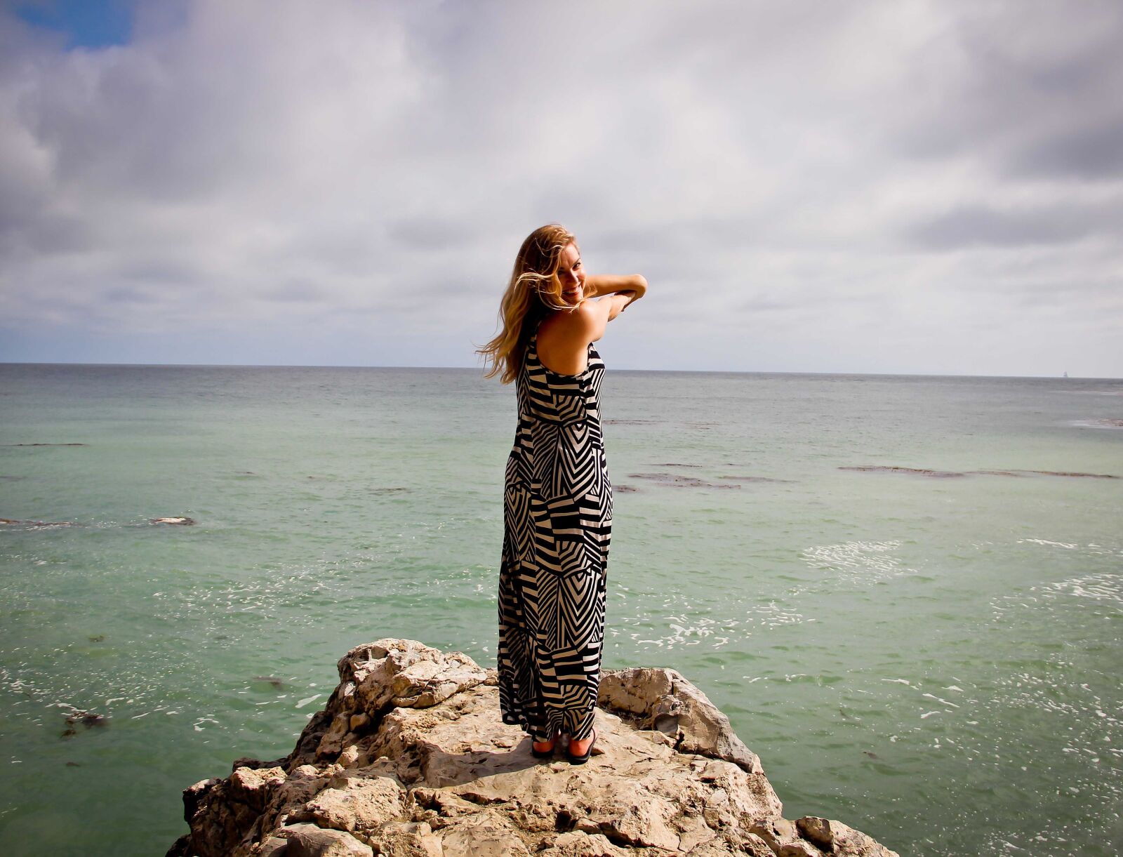 Canon EF-S 18-135mm F3.5-5.6 IS sample photo. Ocean, peace, woman photography