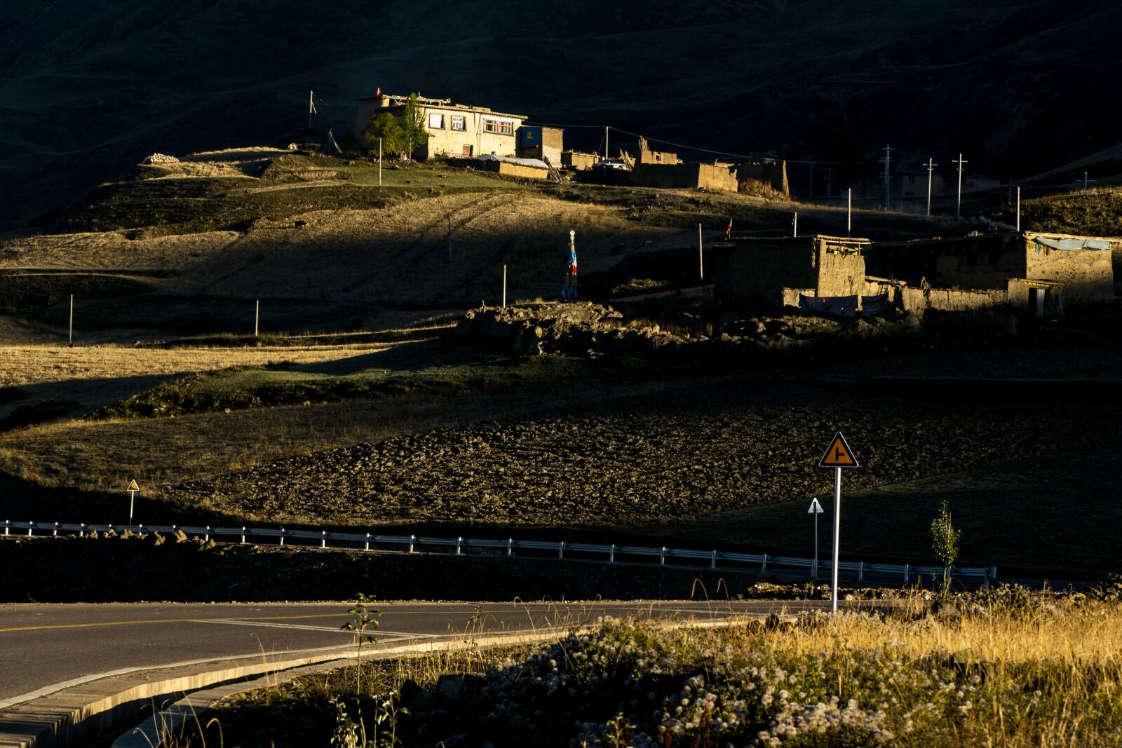 Canon EOS 5D Mark III sample photo. Tibet, houses, light and photography