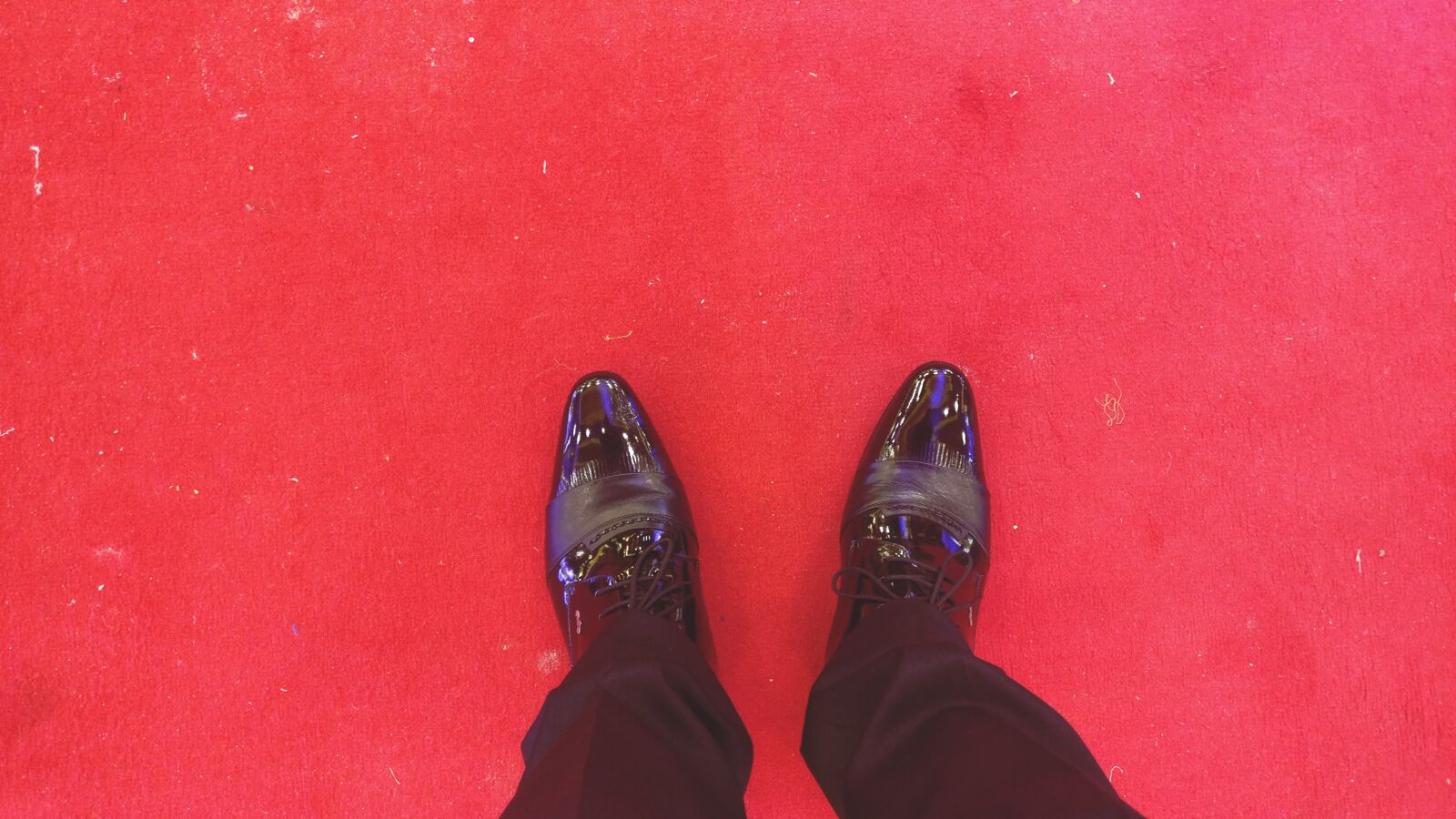 OnePlus A3003 sample photo. Formal, red, carpet, shoe photography