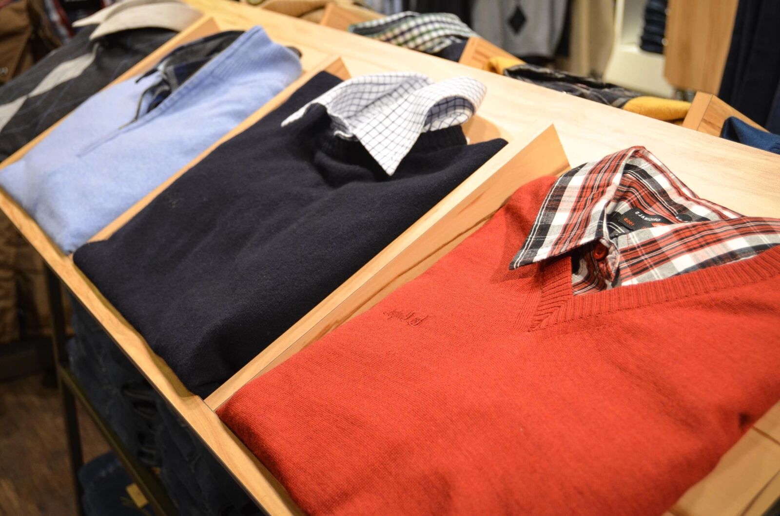 Nikon D5100 sample photo. Shirt, shop, sweater, dressing photography