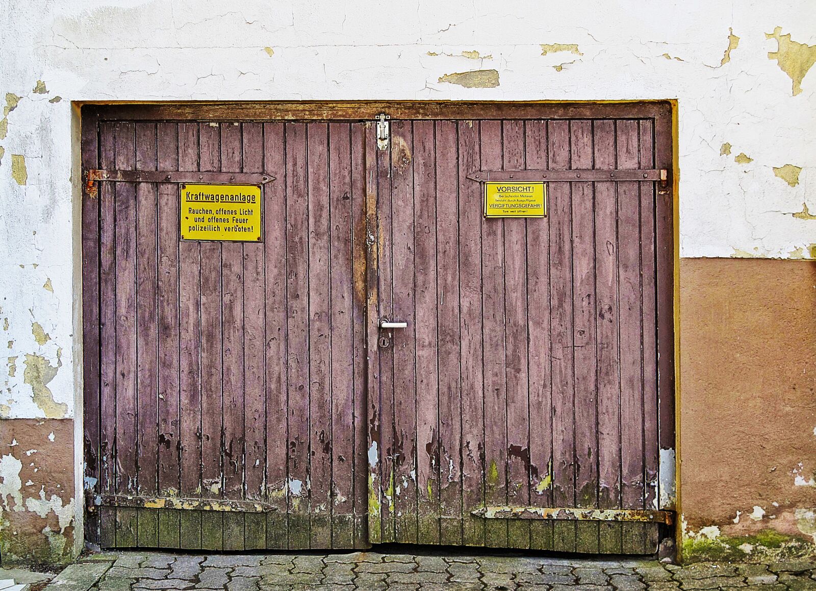 Canon PowerShot G12 sample photo. Garage door, goal, wooden photography