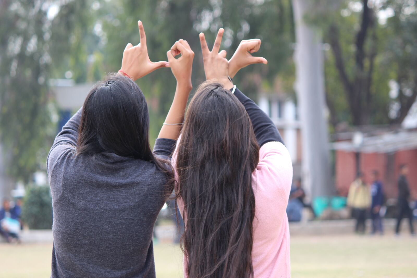 Canon EOS 700D (EOS Rebel T5i / EOS Kiss X7i) sample photo. Love, girls, sing photography