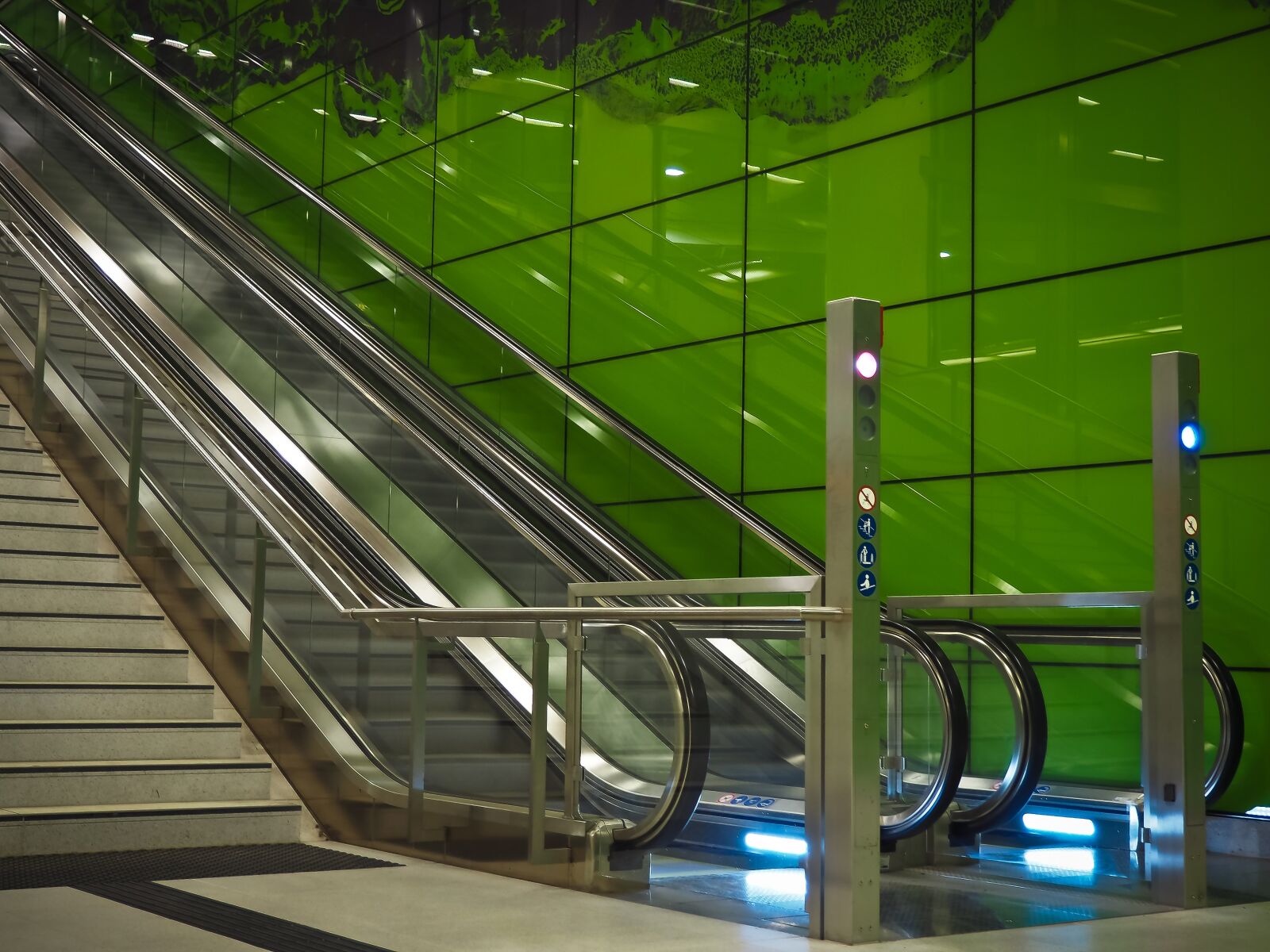 Olympus OM-D E-M10 sample photo. Escalator, platform, stairs photography