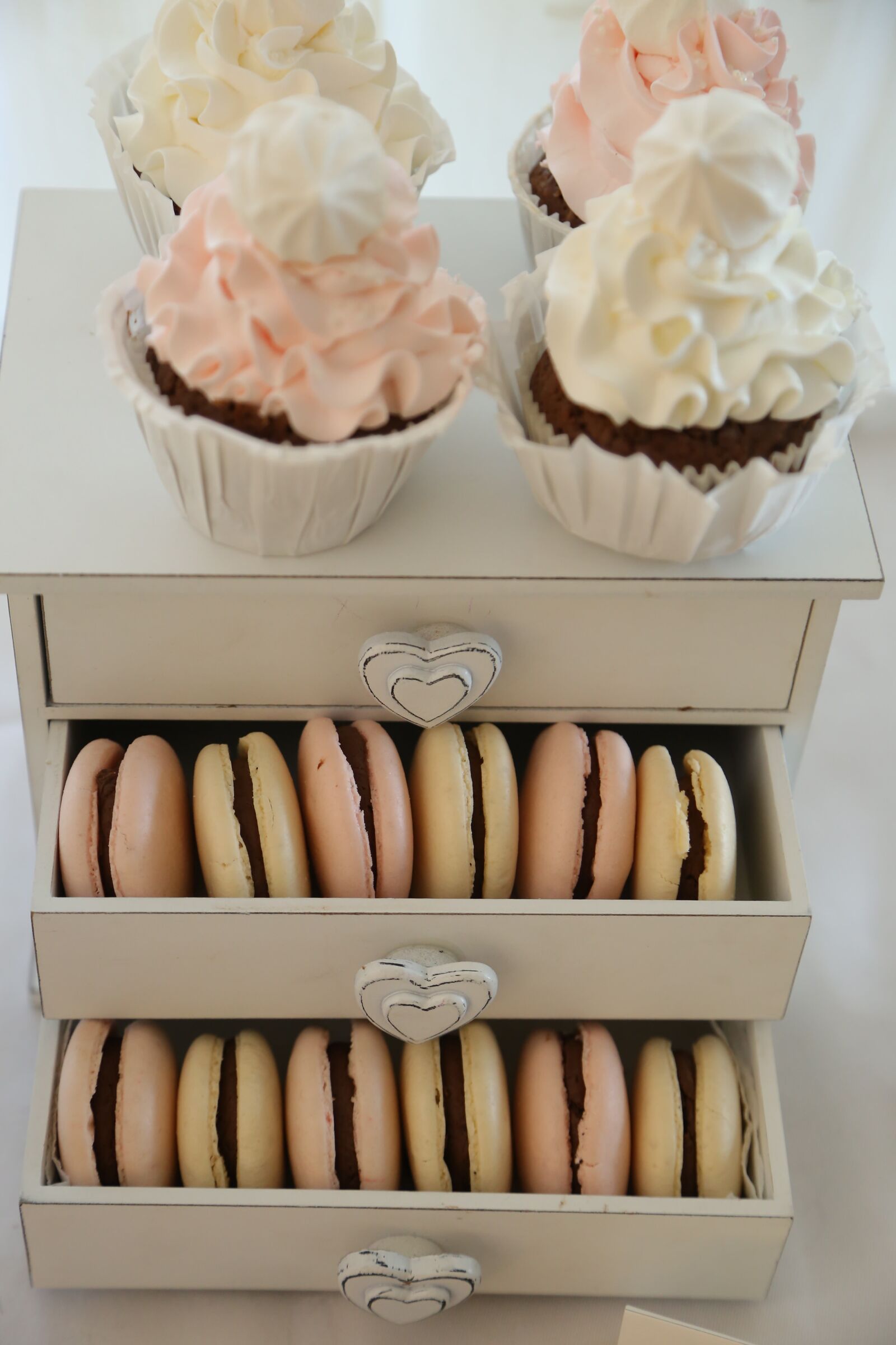 Canon EF 24-105mm F4L IS USM sample photo. Drawer, wooden, cupcake, delicious photography