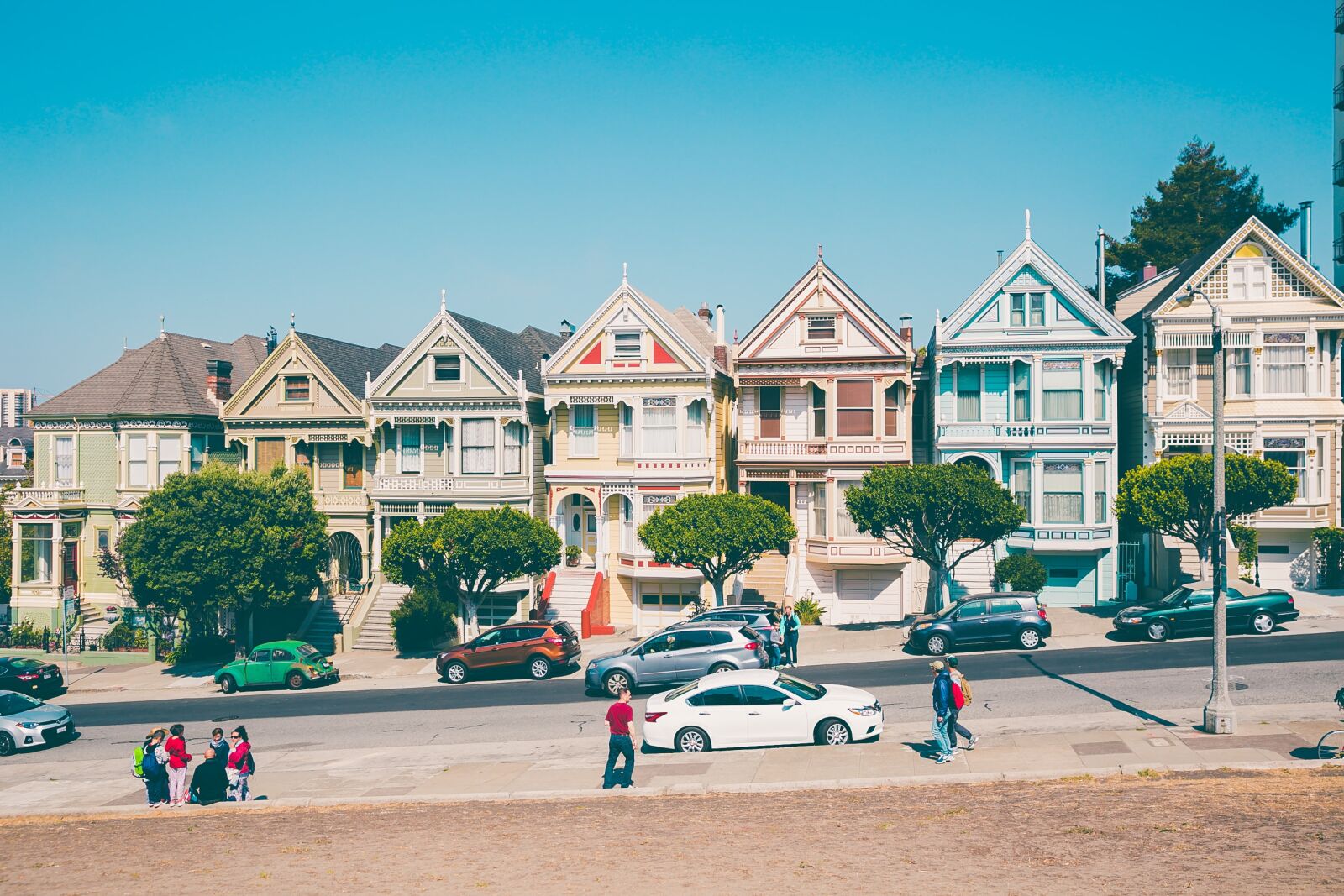 Canon EF 24-70mm F2.8L II USM sample photo. Architecture, buildings, cars photography