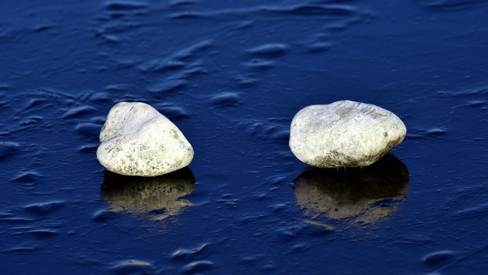 Nikon D3300 sample photo. Stones, ice, winter photography
