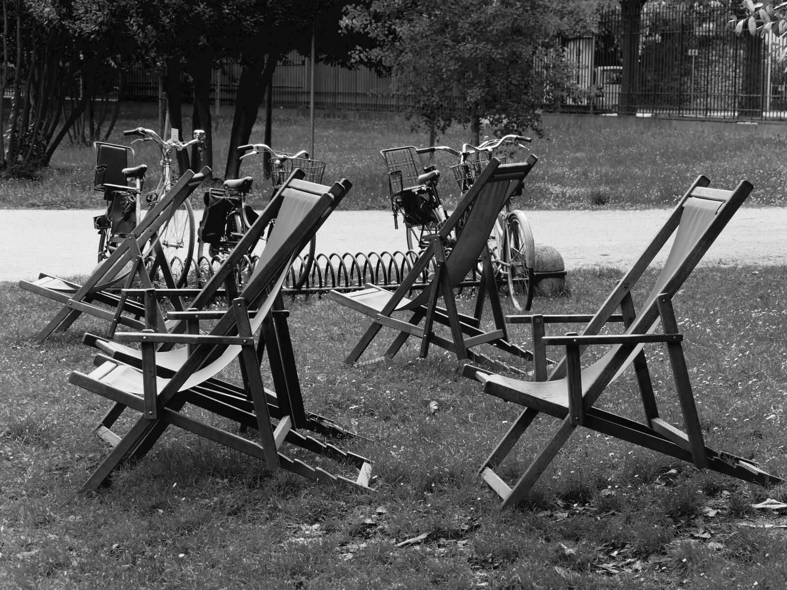 Panasonic Lumix DMC-GH4 sample photo. Deck chairs, park, summer photography