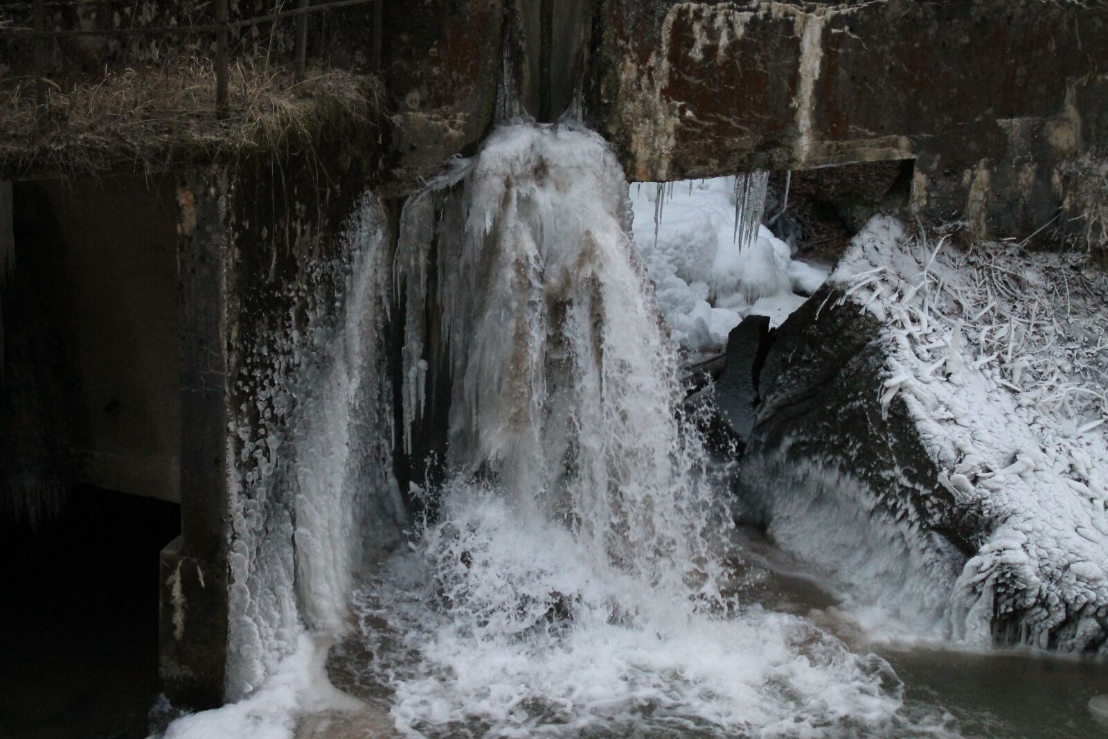 Canon EF-S 18-55mm F3.5-5.6 III sample photo. Waterfall, icefall, ice climbing photography