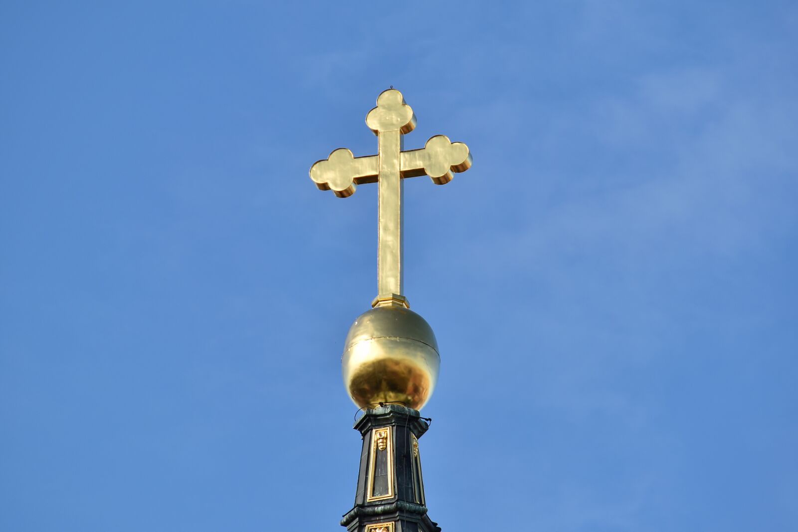 Nikon D5500 sample photo. Christianity, cross, gold, heritage photography