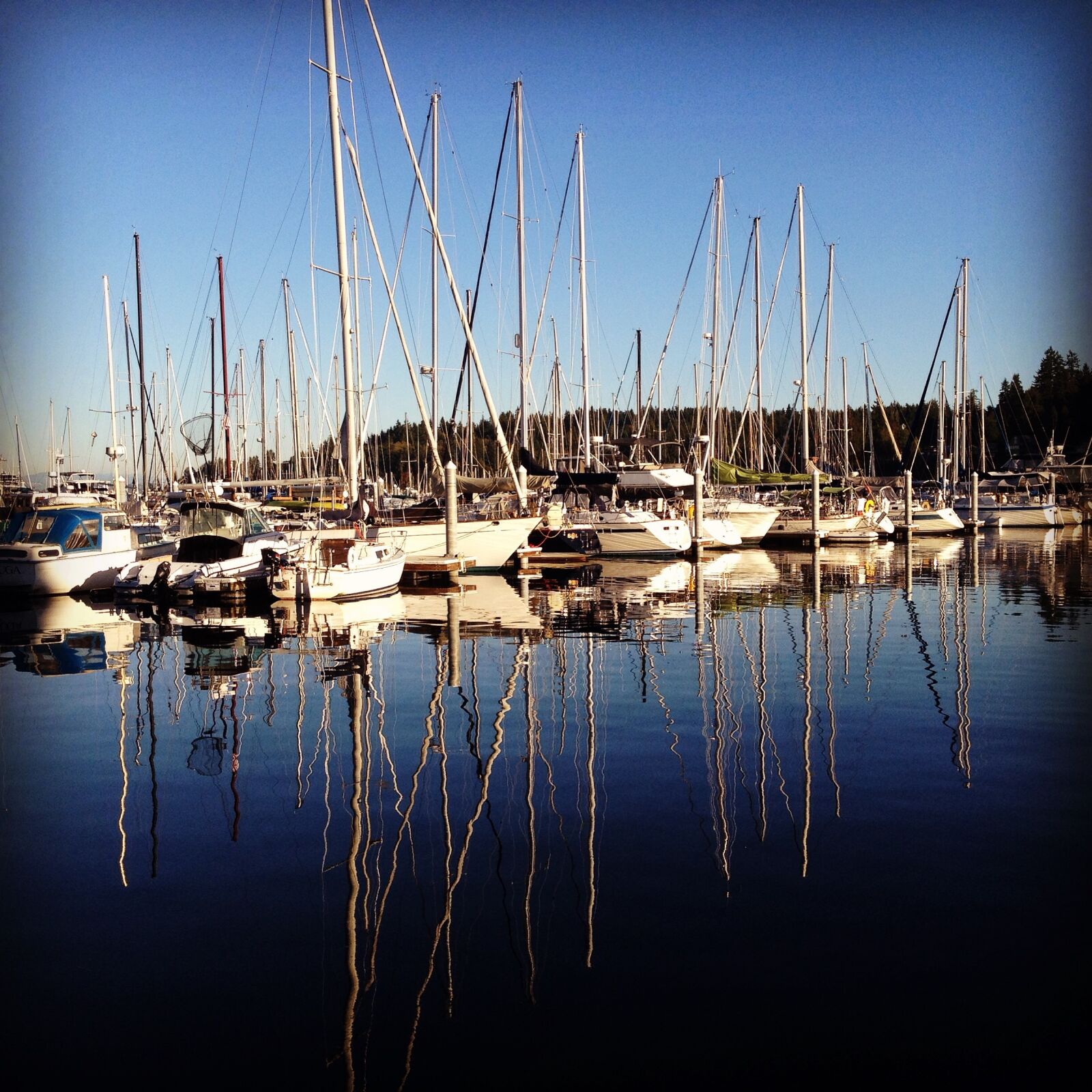 iPhone 4S back camera 4.28mm f/2.4 sample photo. Boat, sailboat, ocean photography