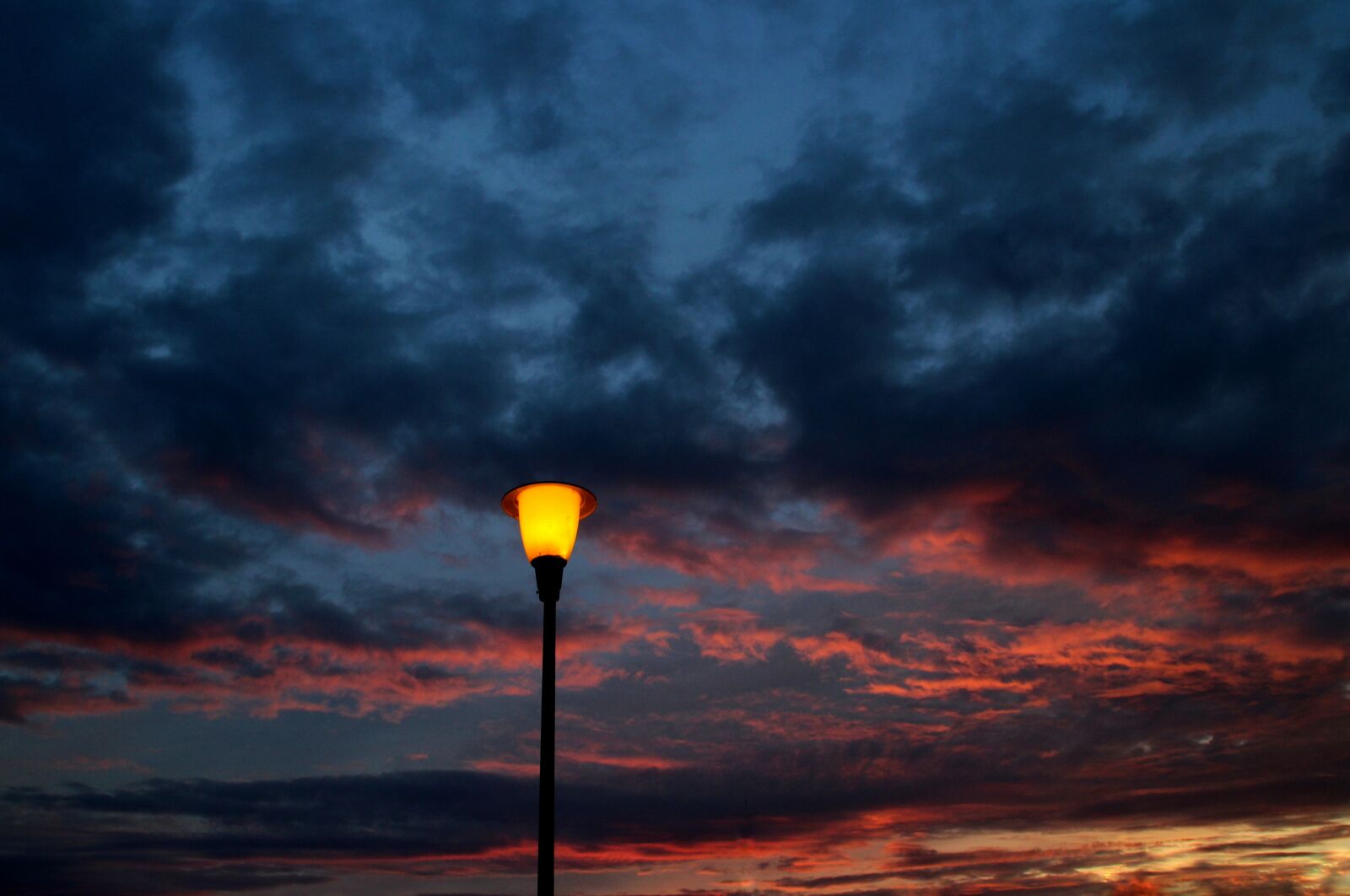 Canon EOS 700D (EOS Rebel T5i / EOS Kiss X7i) sample photo. Sunrise, lantern, sky photography